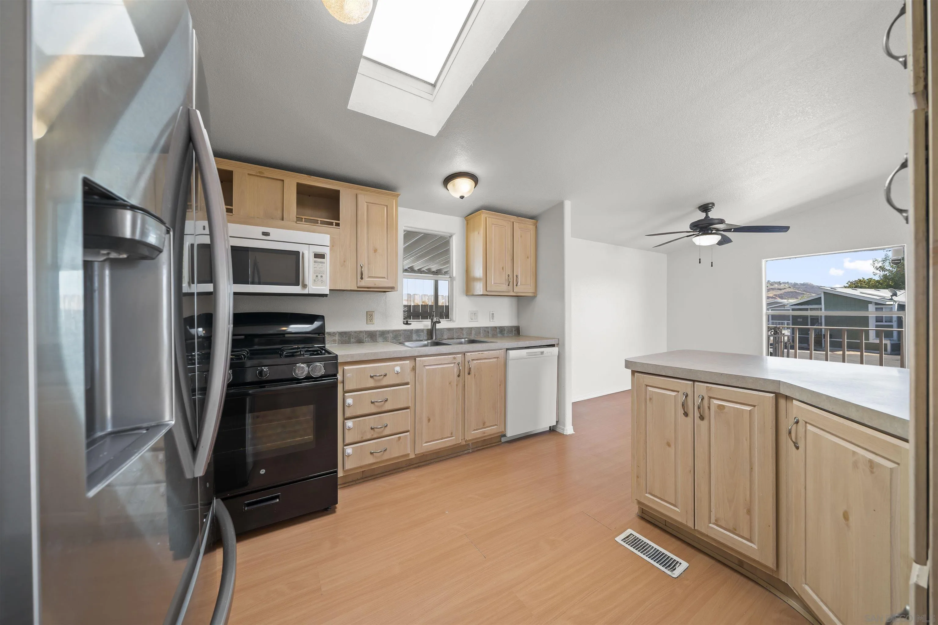 https://cdn.realtyfeed.com/cdn/127/250039452/c1129e2a8226a9c75d6e2b5e0166b6c8.webp