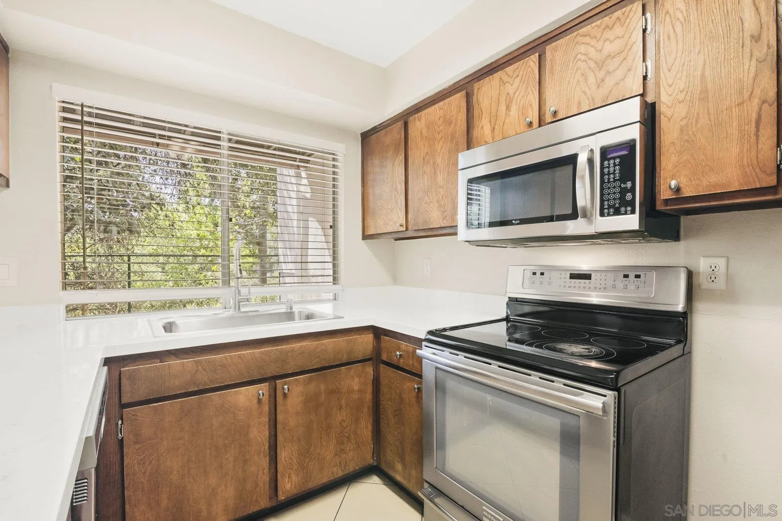 https://cdn.realtyfeed.com/cdn/127/250039454/1a8db9b33fdee5c748ecbf49e4f5c48b.webp