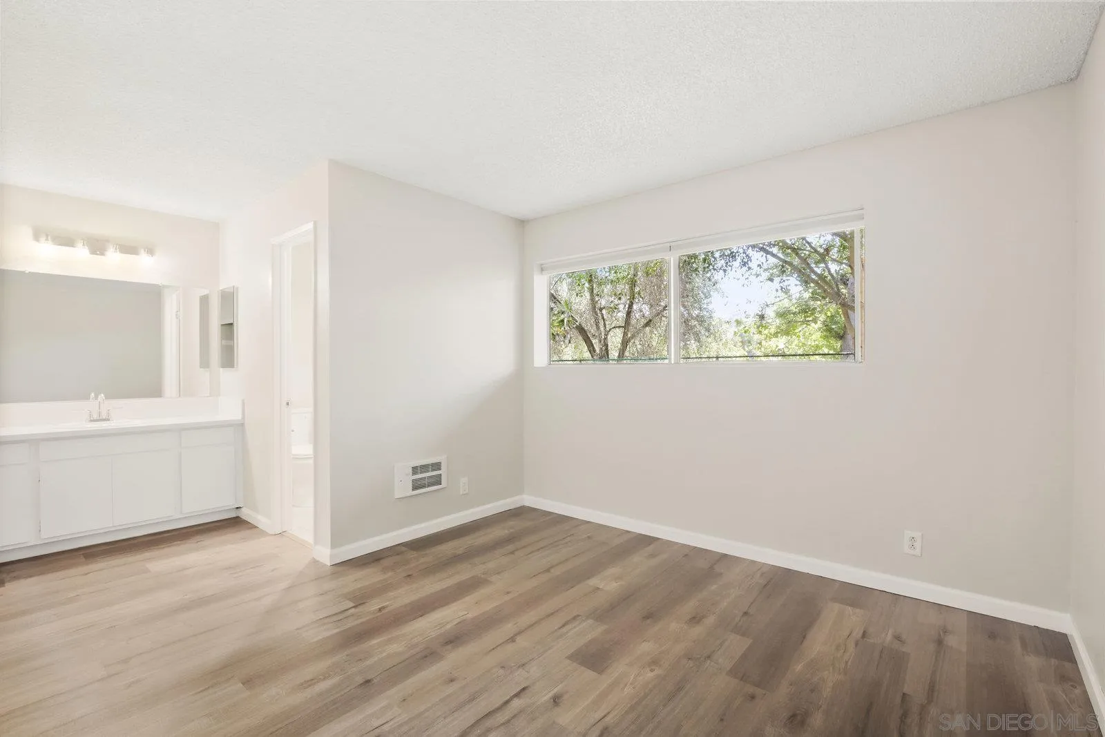 https://cdn.realtyfeed.com/cdn/127/250039454/c37a7574f94341d6174f3f58db3a5424.webp