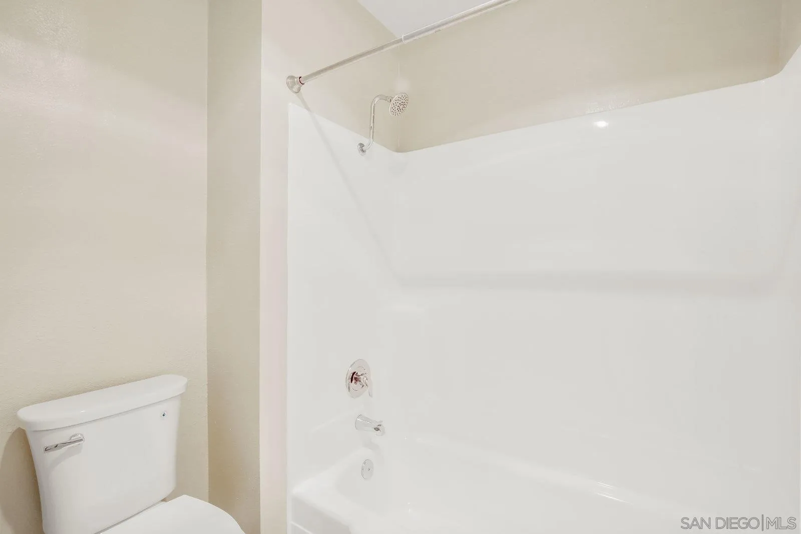https://cdn.realtyfeed.com/cdn/127/250039454/f29ff30f373f41ddcba971bf450f8877.webp