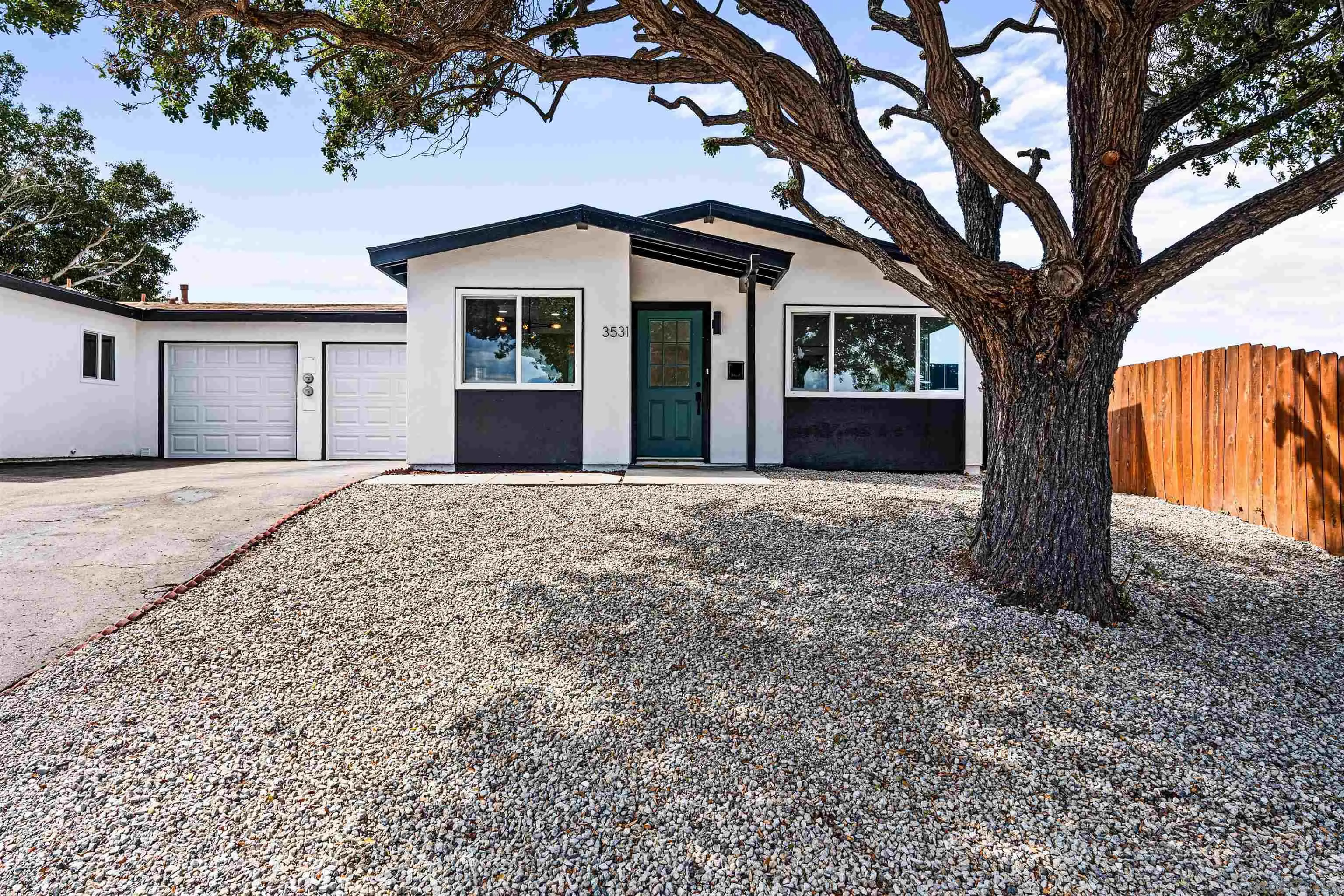 https://cdn.realtyfeed.com/cdn/127/250039455/b10889f848441ca933fa068e0c4123d6.webp