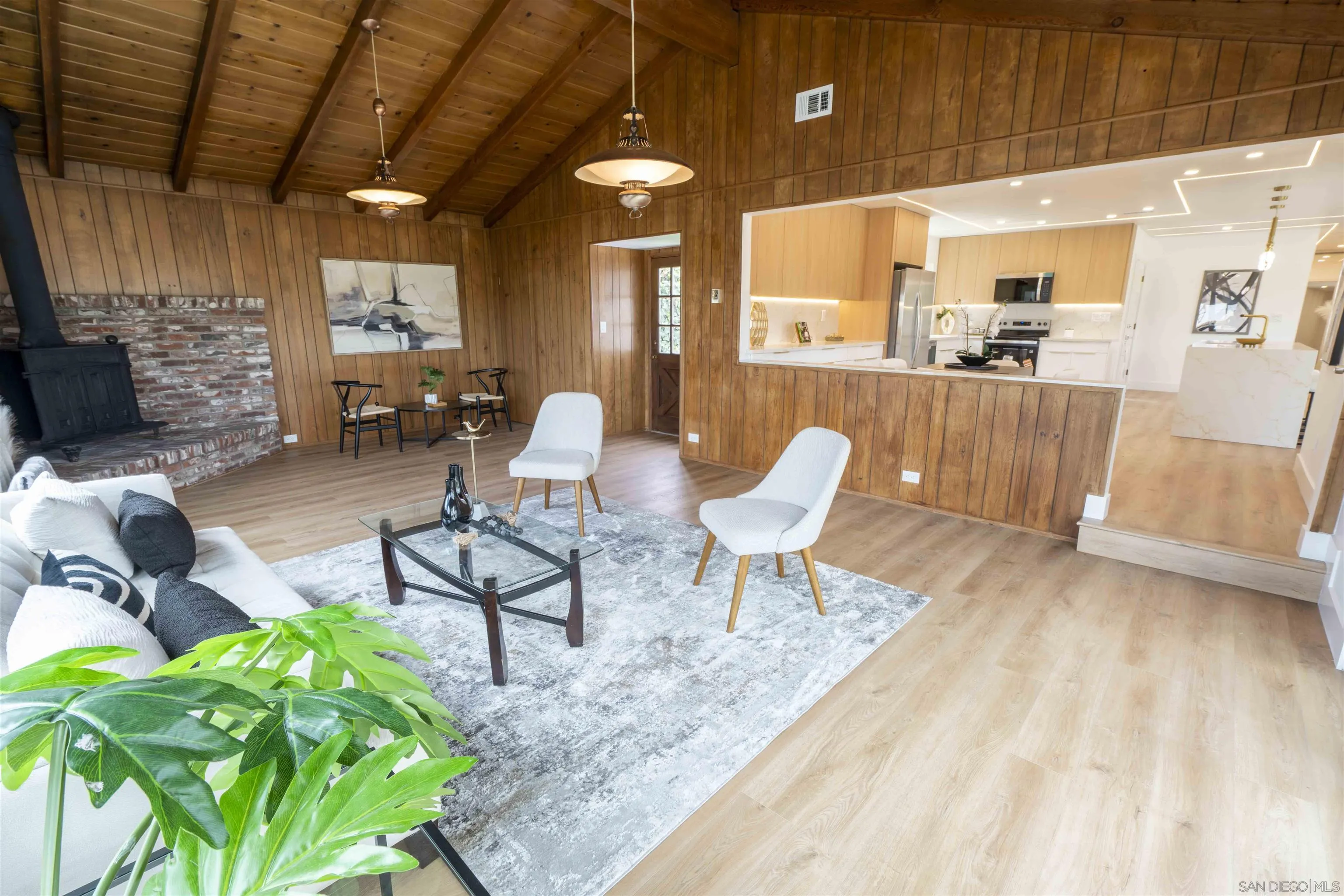 https://cdn.realtyfeed.com/cdn/127/250039460/244ab2e6771eea1c5864309e6c97f098.webp