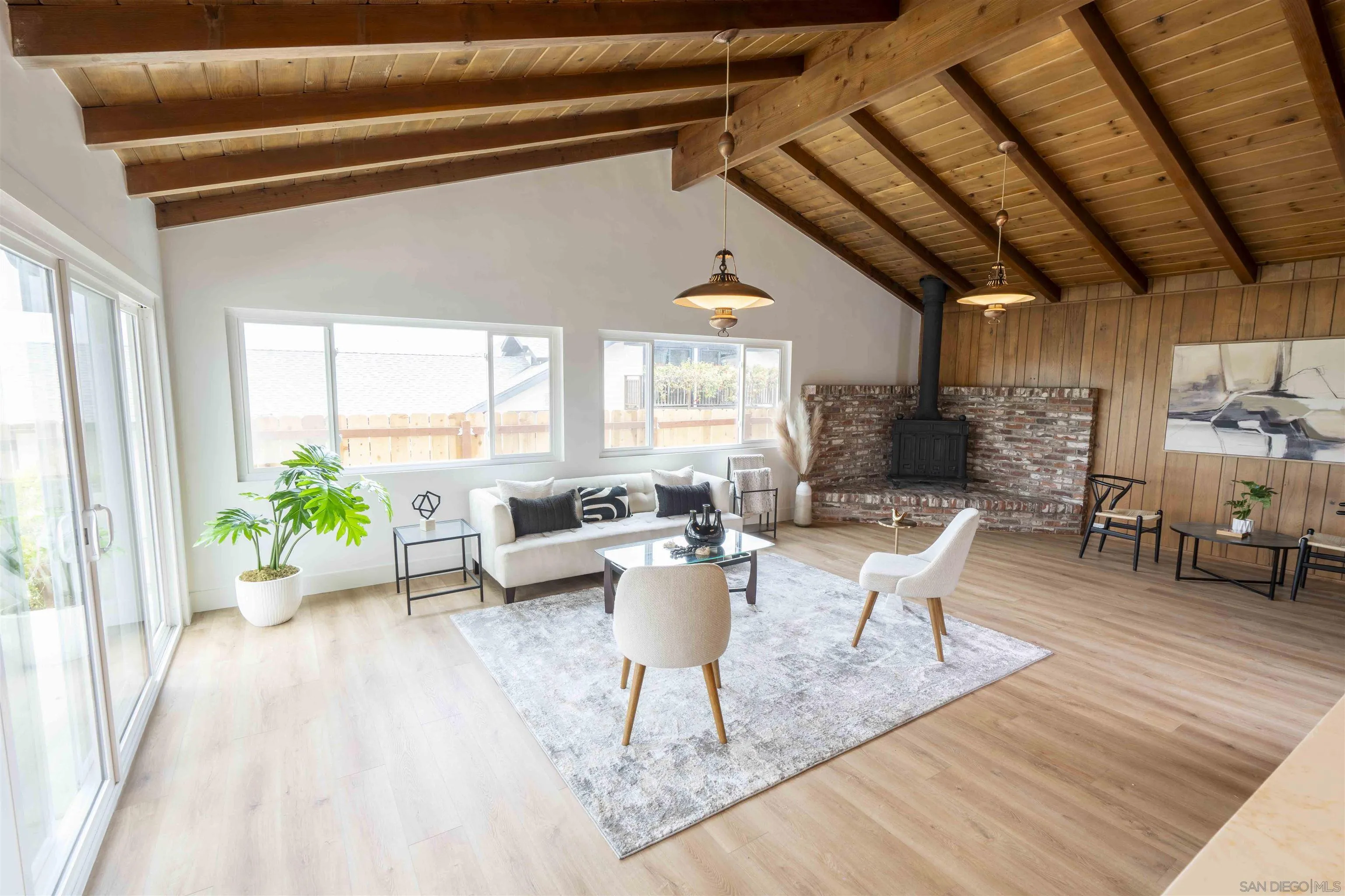 https://cdn.realtyfeed.com/cdn/127/250039460/2bda50a0f48897f6c64ab3afb955a3f9.webp