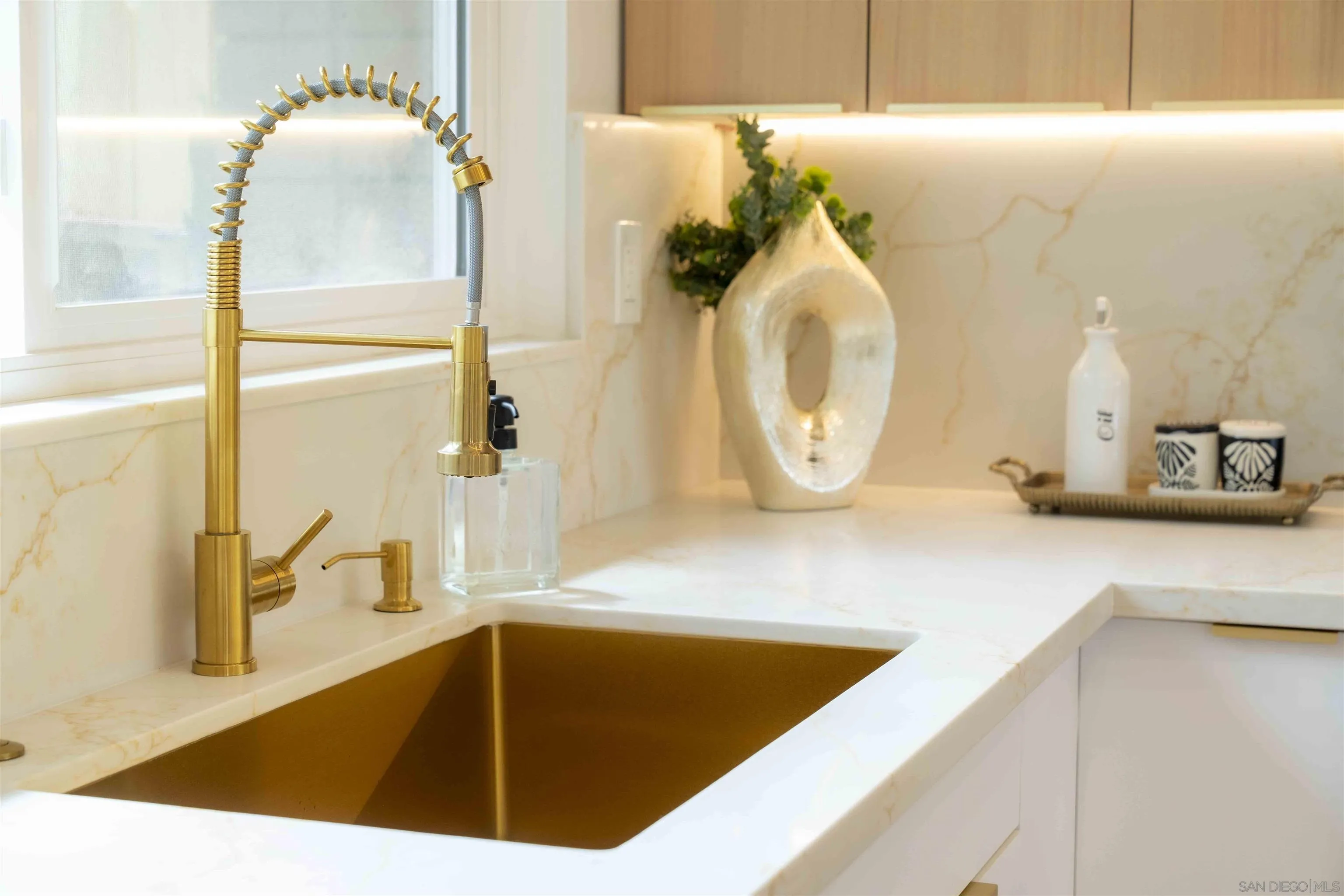 https://cdn.realtyfeed.com/cdn/127/250039460/ae9272db09f4a1da6da9e527f2f11e86.webp