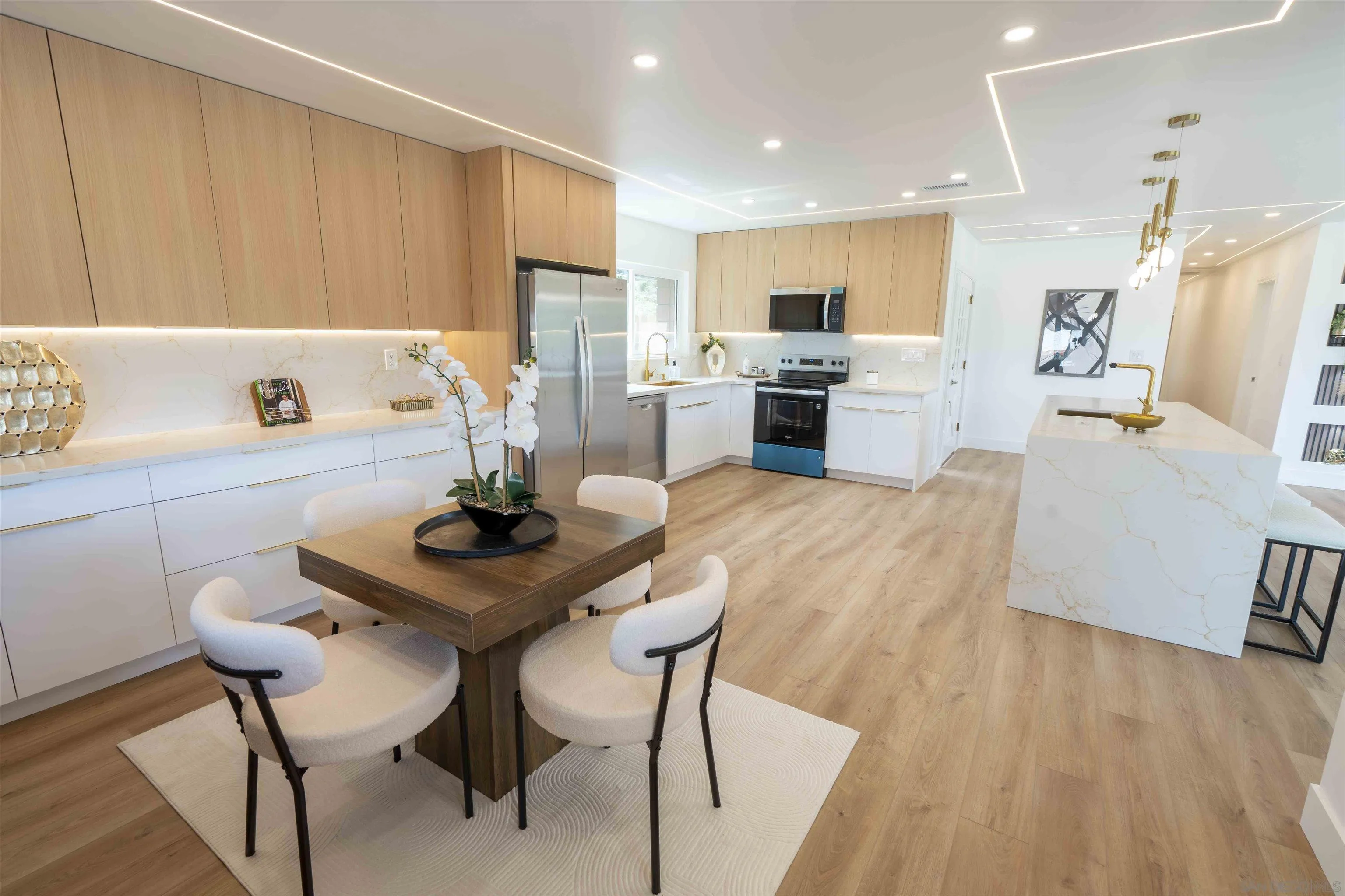https://cdn.realtyfeed.com/cdn/127/250039460/f2c1ef12180a8ee426fdcaa98ff8d329.webp