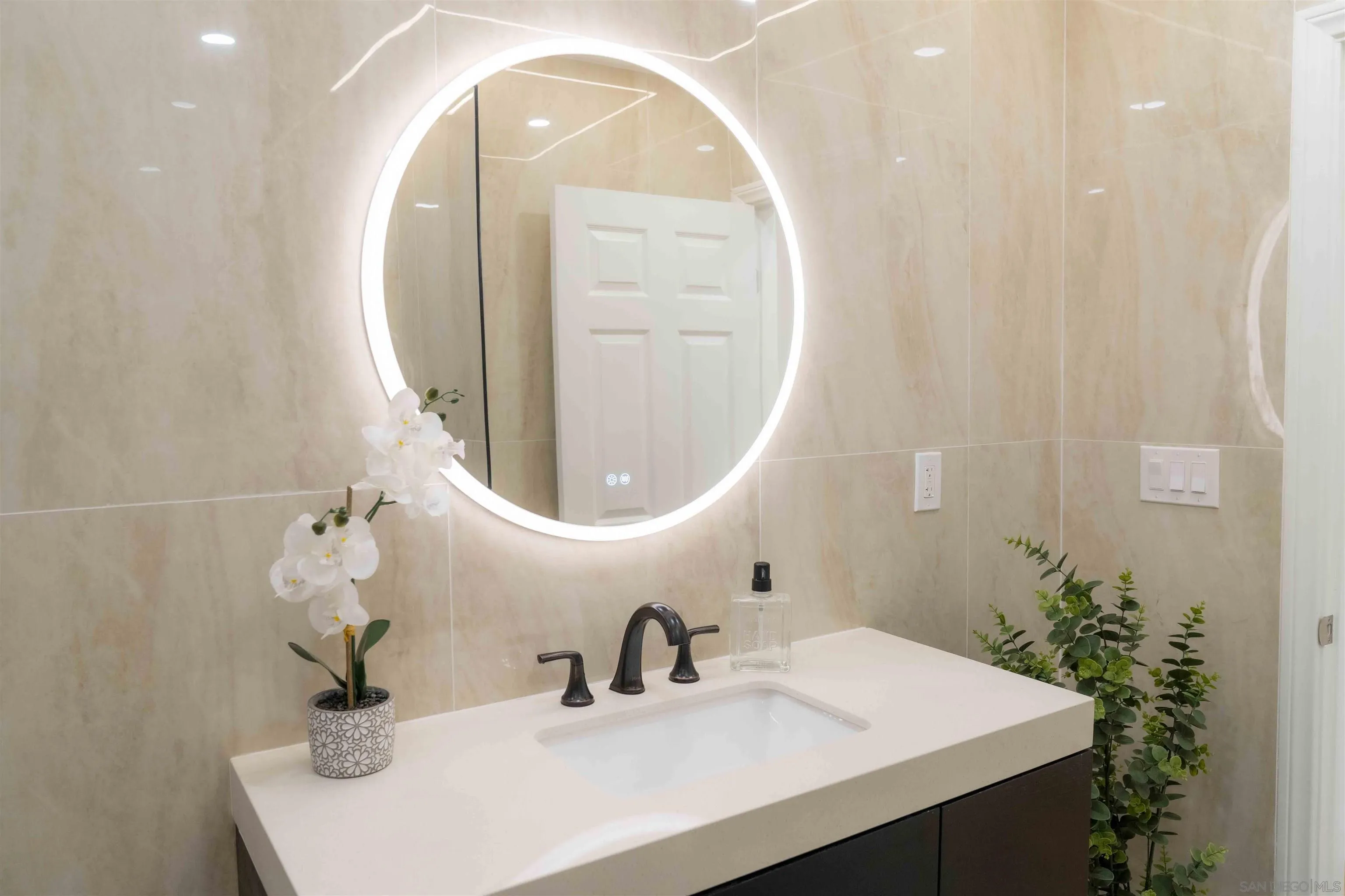 https://cdn.realtyfeed.com/cdn/127/250039460/f675defe44ca9cf833dc283e9a6f3f11.webp