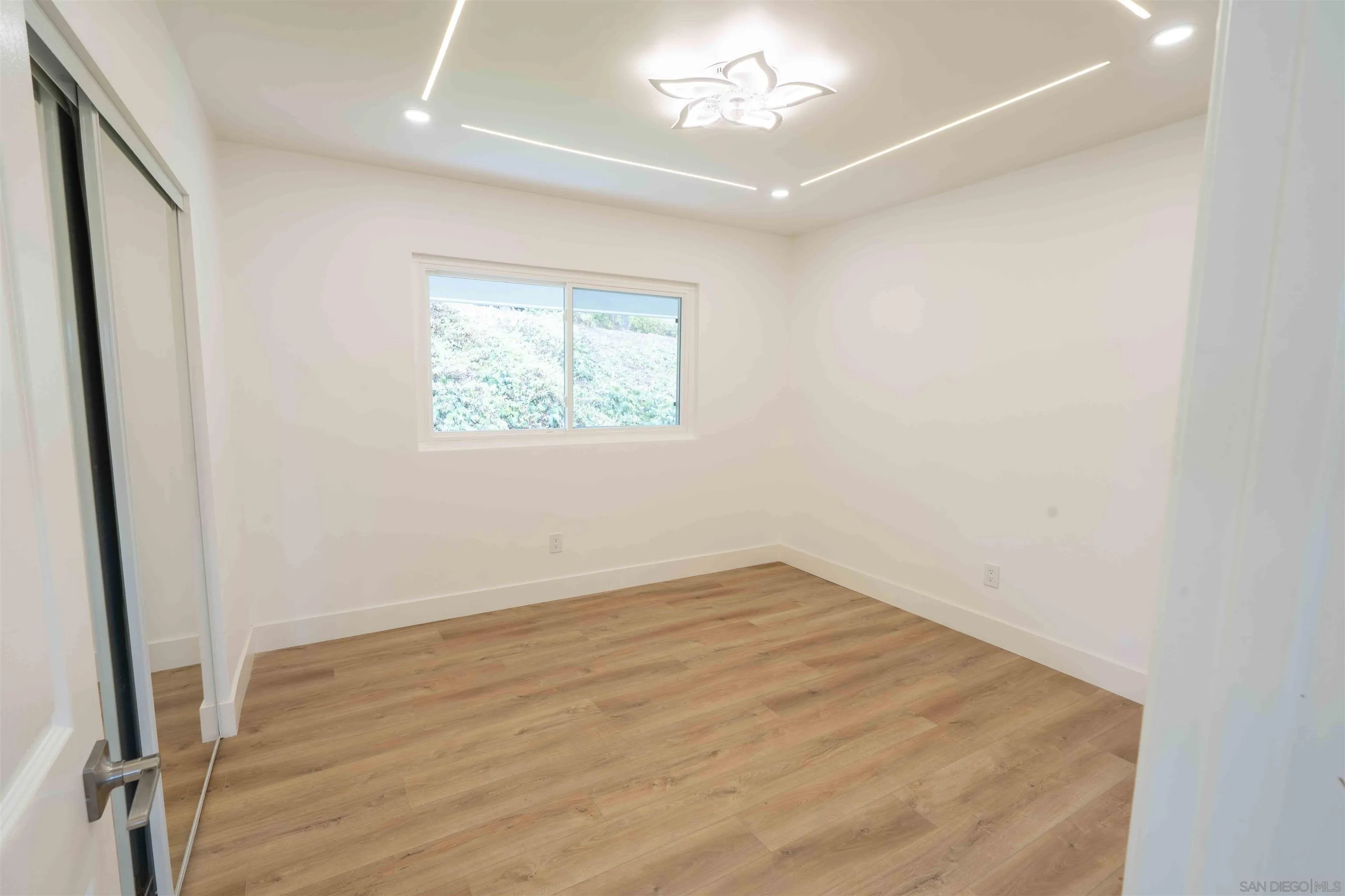 https://cdn.realtyfeed.com/cdn/127/250039460/f8a51ed9022ab5d1515bc8e9fec39b88.webp