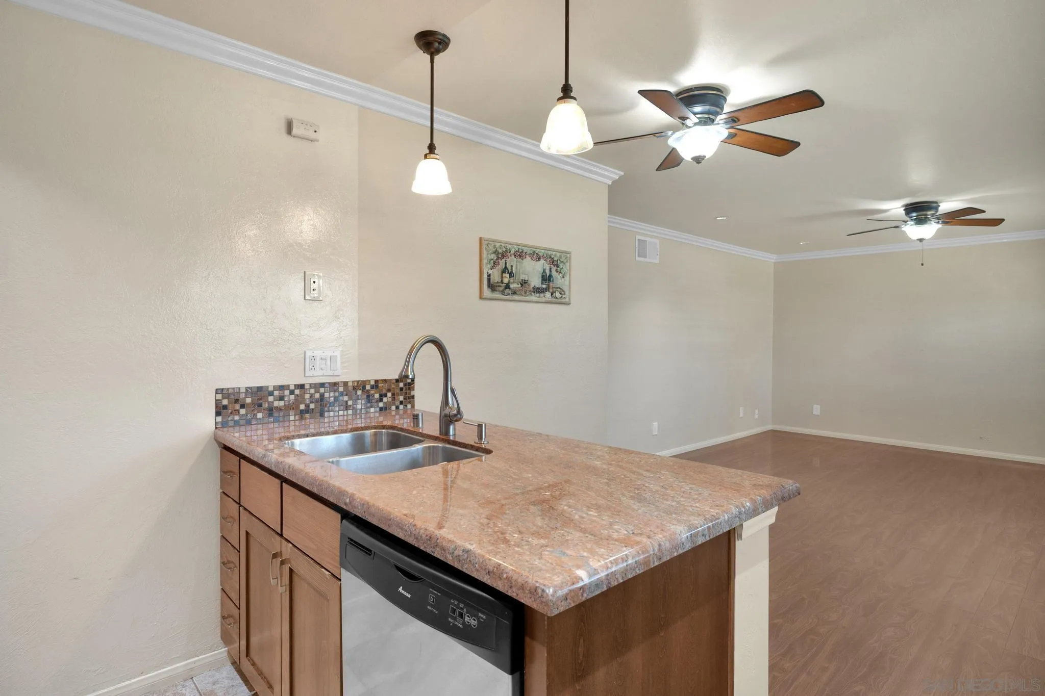 https://cdn.realtyfeed.com/cdn/127/250039473/fa199ed18e5e94b1568f9e1ba08e5b81.webp