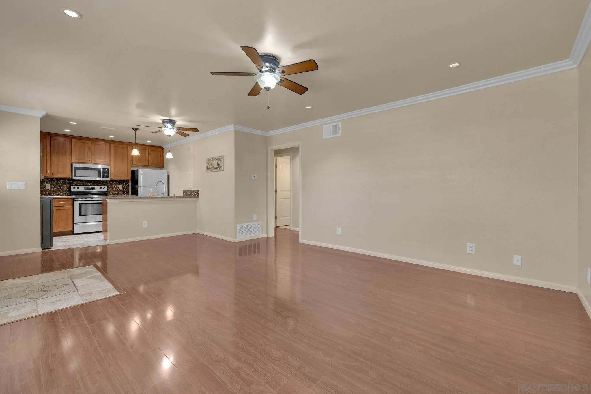 https://cdn.realtyfeed.com/cdn/127/250039473/fce15a136901f2944d8ef93618eb0a0b.webp