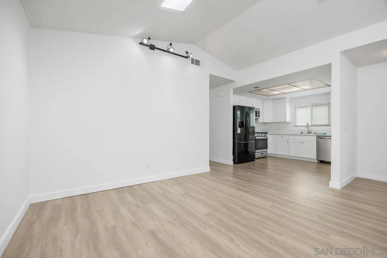 https://cdn.realtyfeed.com/cdn/127/250039474/5c55ee1e65e6ddacb9ee996116ad1a09.webp