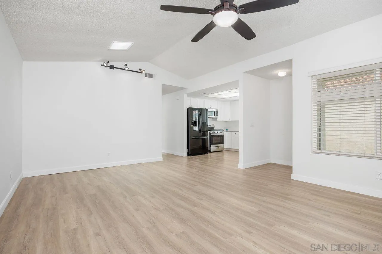 https://cdn.realtyfeed.com/cdn/127/250039474/e5ad4c6b8c4504159eeccee66a443864.webp