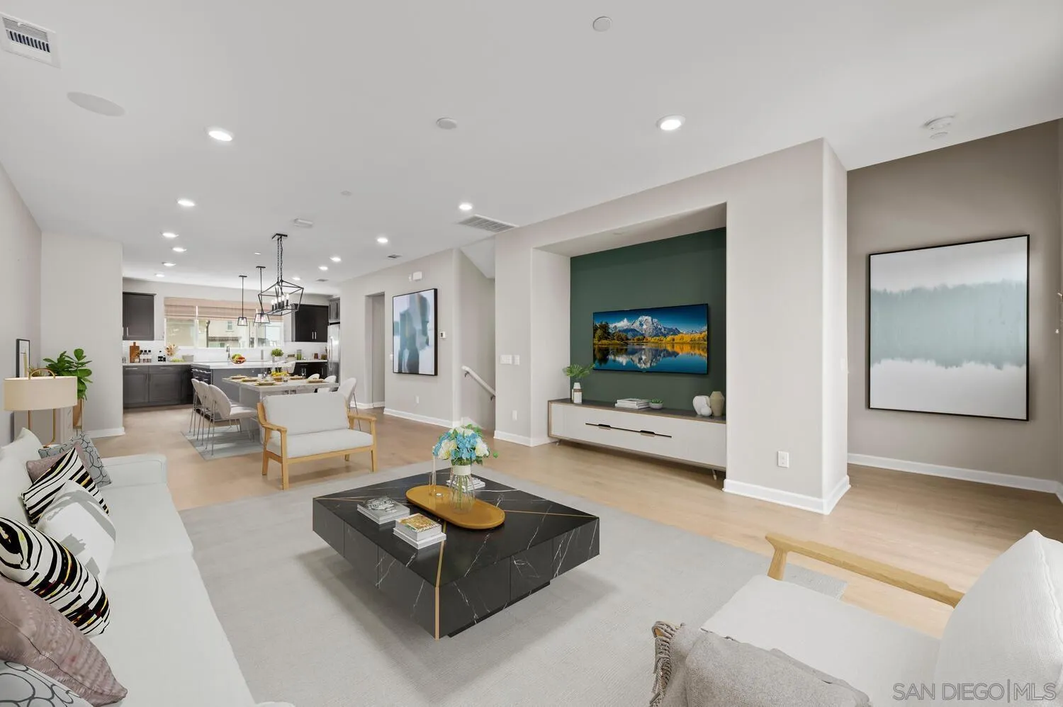 Photo #2: 250039477 Listing 