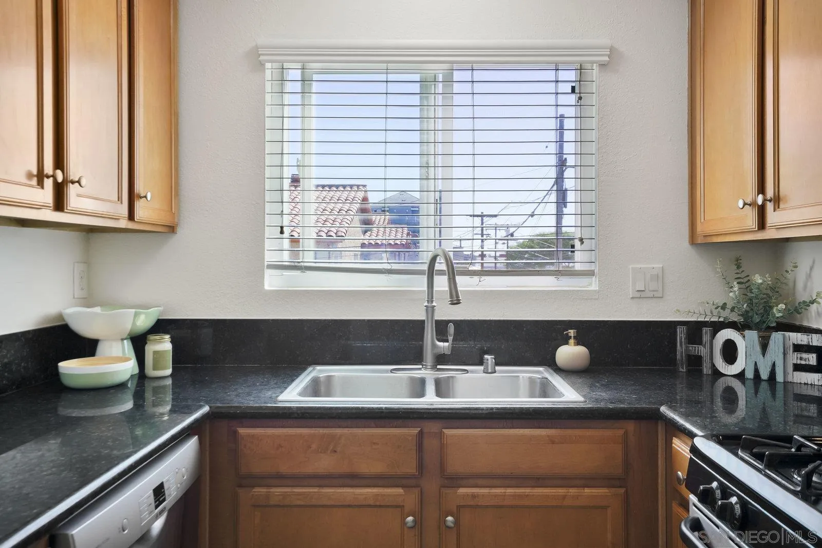 https://cdn.realtyfeed.com/cdn/127/250039480/02f7f313a67c9e2760cc4be9608d391d.webp