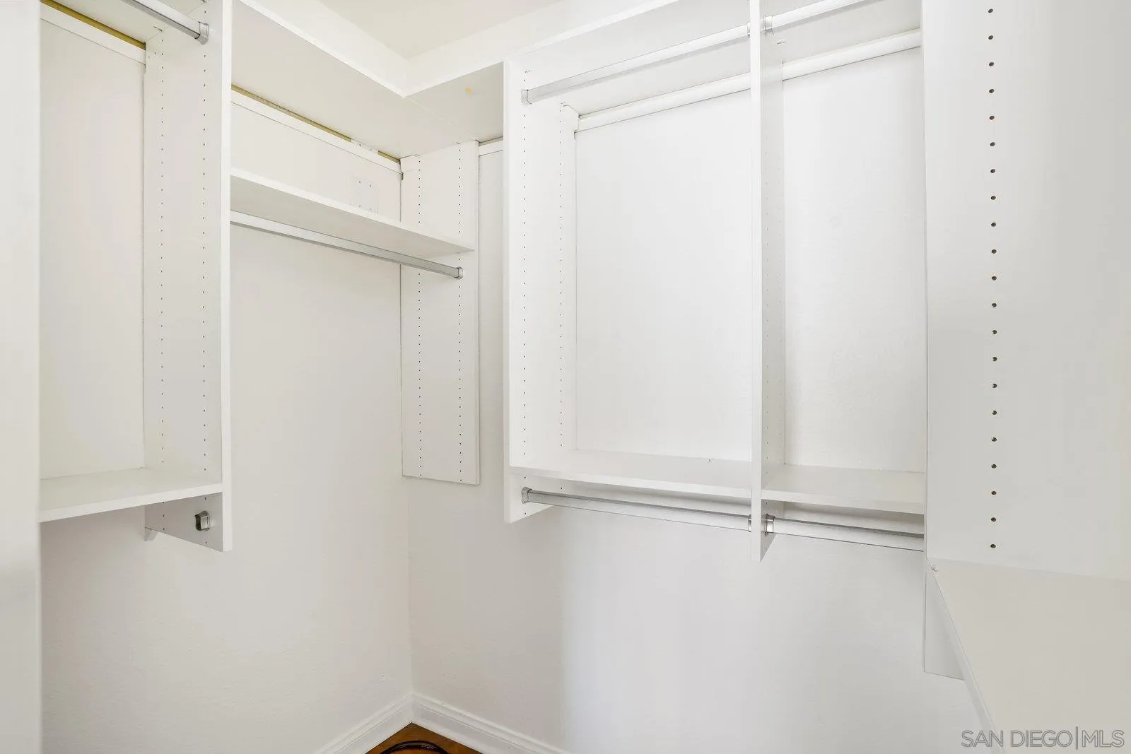 https://cdn.realtyfeed.com/cdn/127/250039480/e638af6c4d86a9659ebf68635a1a0df9.webp
