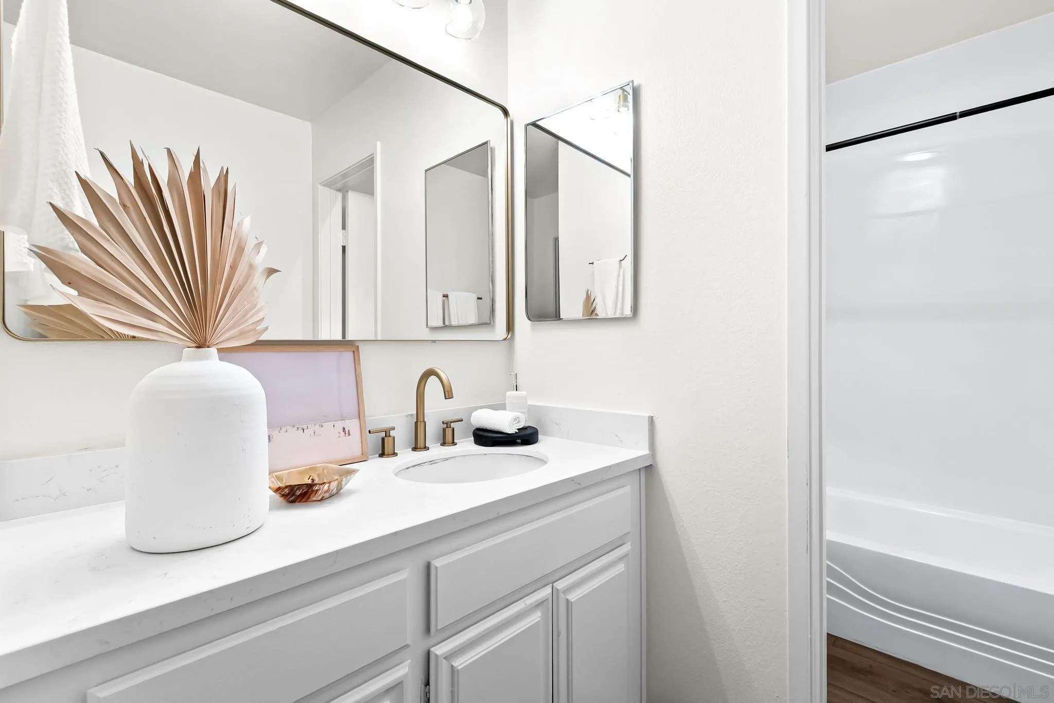 https://cdn.realtyfeed.com/cdn/127/250039482/89f2c1b7351413b45ef2e0ccf0347666.webp