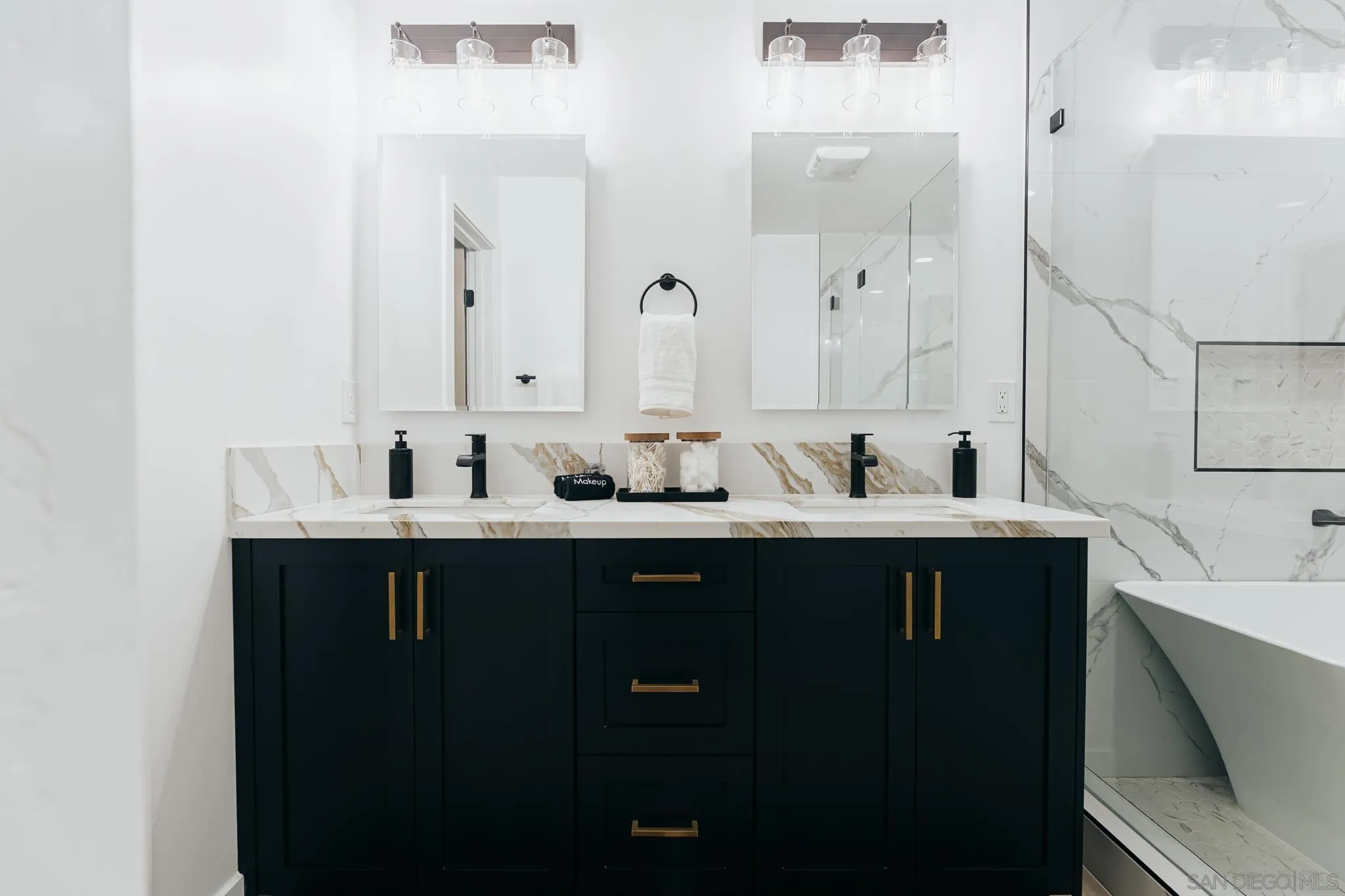 https://cdn.realtyfeed.com/cdn/127/250039483/aa352953c8406a265542f2fe4b1aa94b.webp
