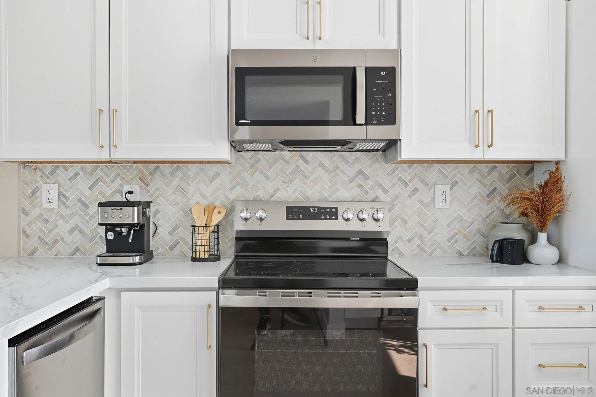 https://cdn.realtyfeed.com/cdn/127/250039487/8f99f65f19153d1f043a035e01be782a.webp