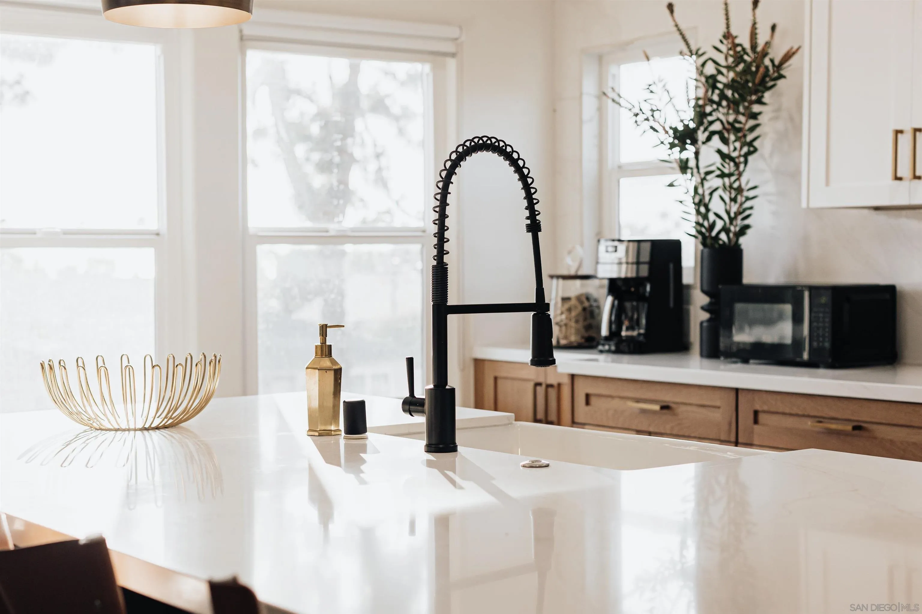 https://cdn.realtyfeed.com/cdn/127/250039490/99fd932e30504c9c8c16fdc24341f58c.webp