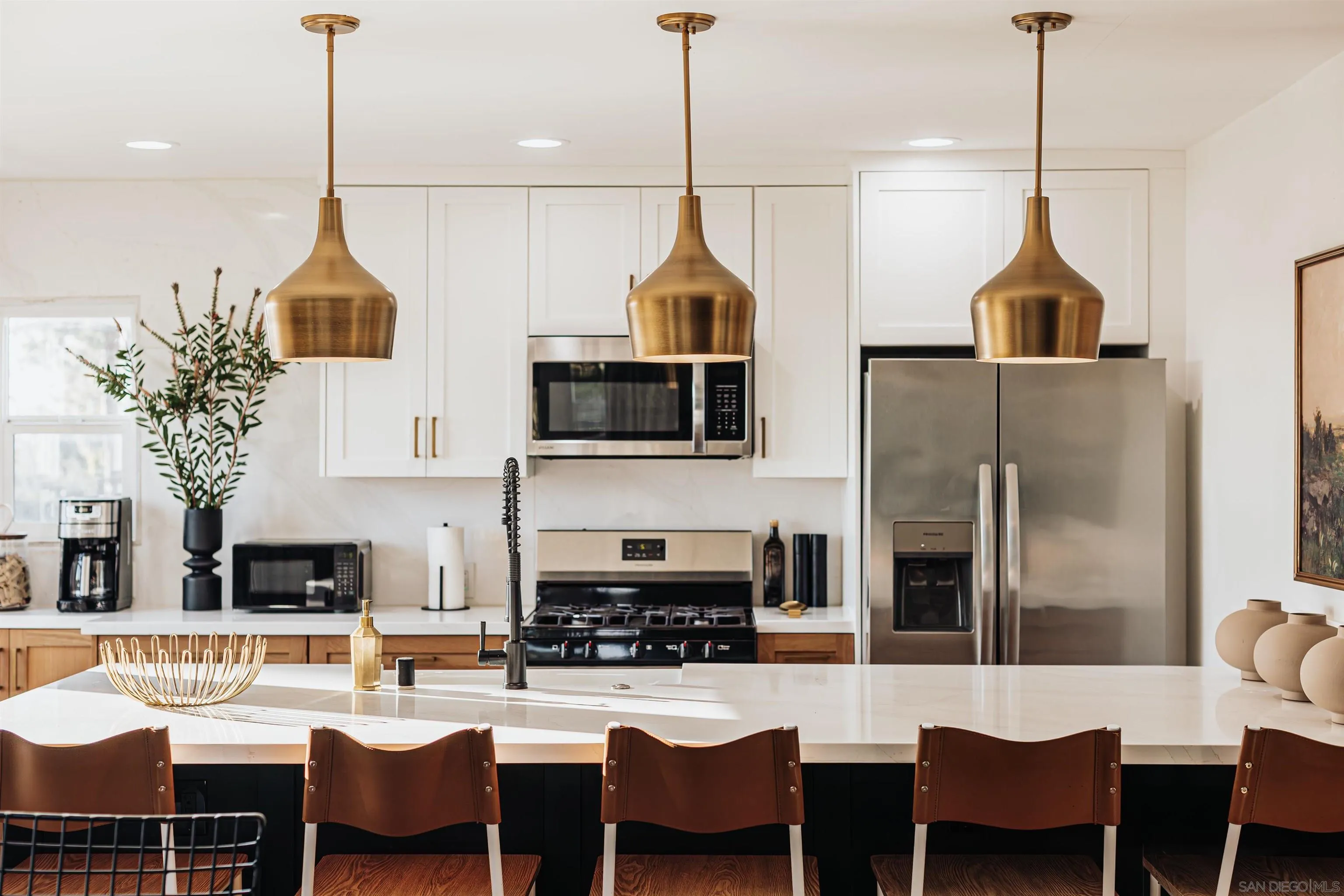 https://cdn.realtyfeed.com/cdn/127/250039490/e64d0d3d2a07712fa12d169231b205b1.webp