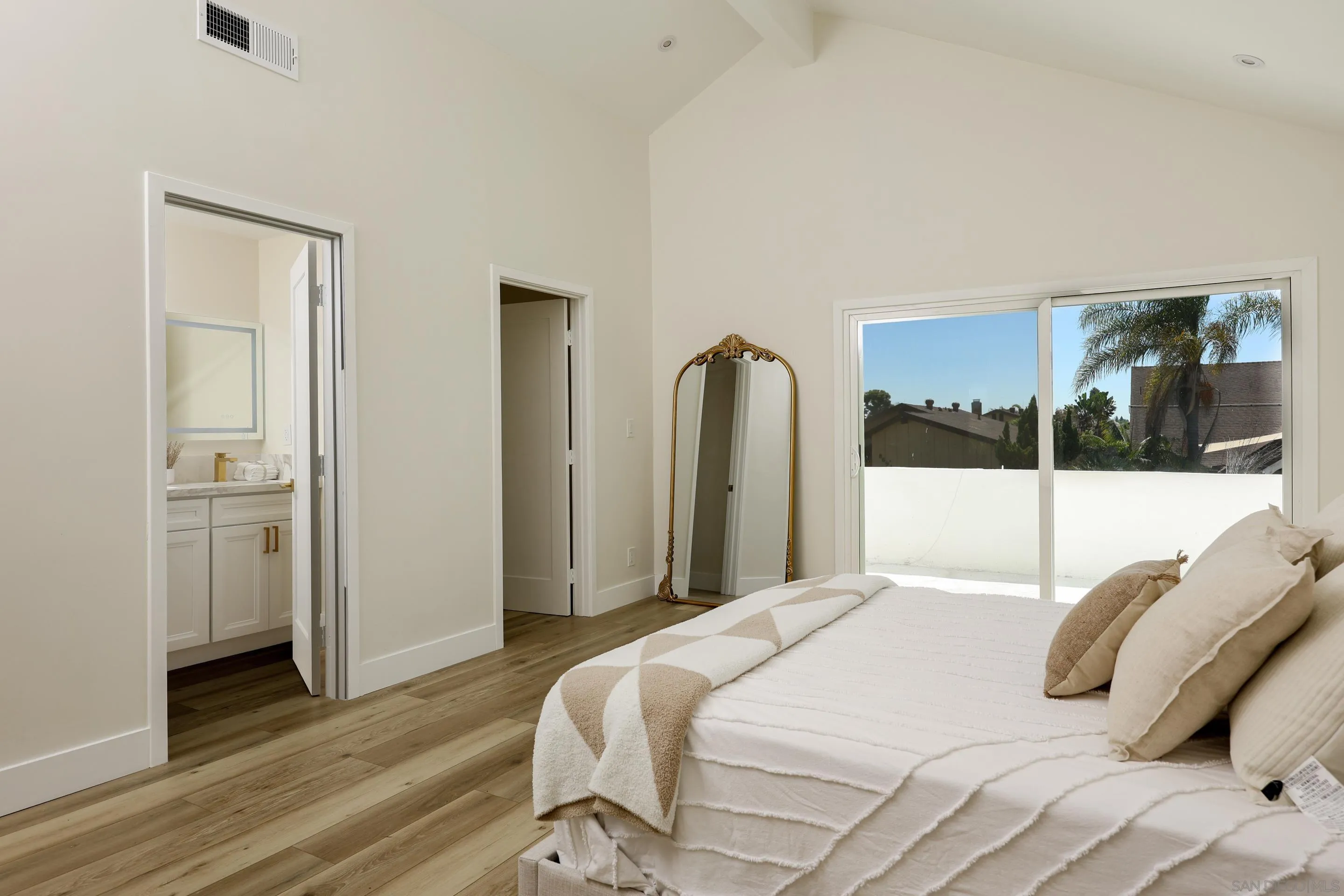 https://cdn.realtyfeed.com/cdn/127/250039491/9af3addca3d19473aa01bb1d54d80f26.webp
