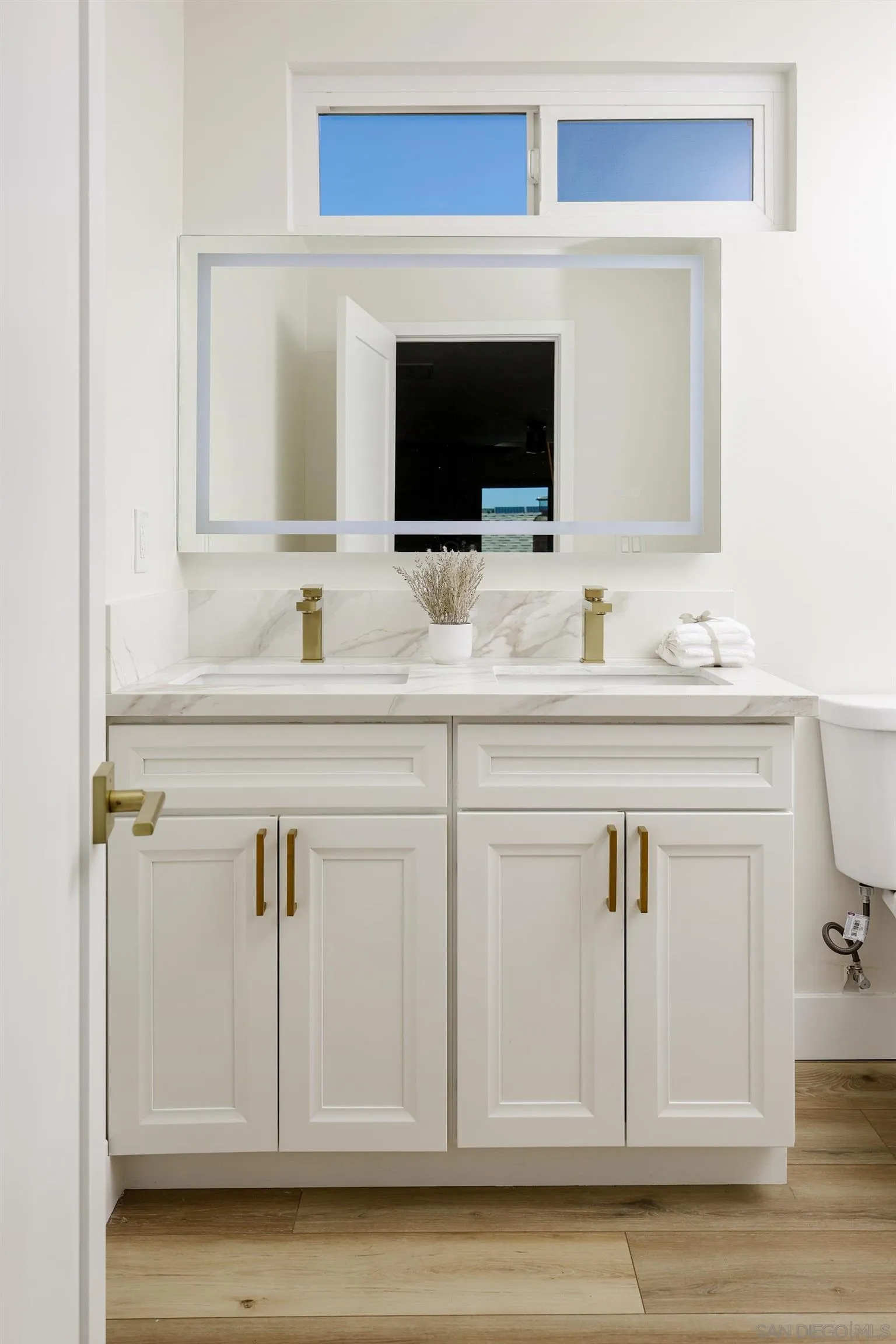 https://cdn.realtyfeed.com/cdn/127/250039491/f0a9cb5299de1be09677f1f2d066eafd.webp