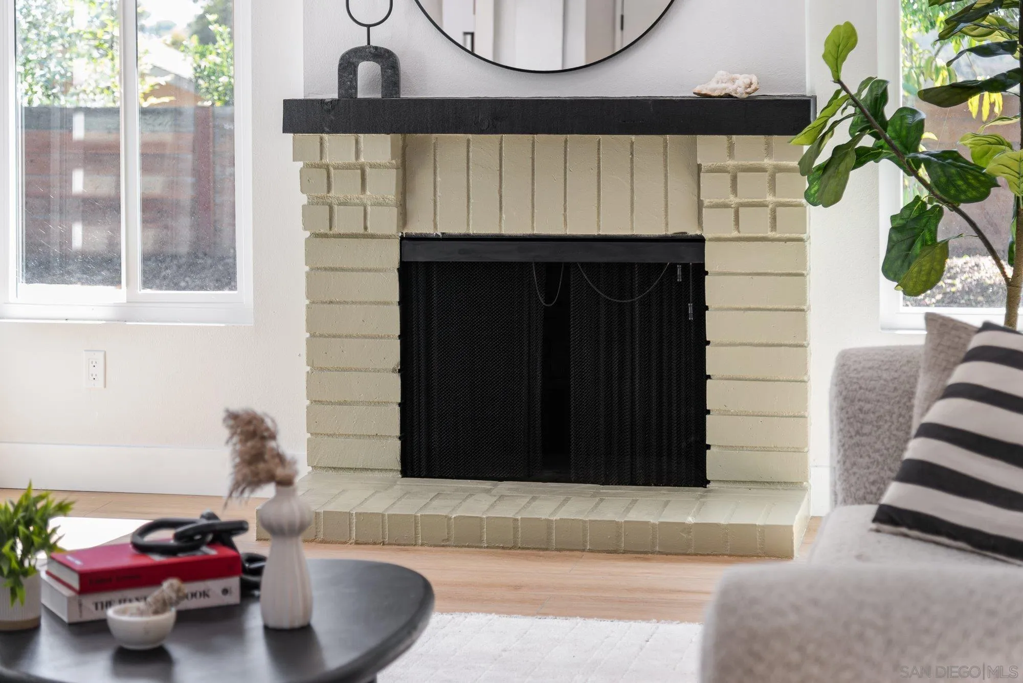 https://cdn.realtyfeed.com/cdn/127/250039492/15b27398d0bd1911f0f7d0897cc74408.webp