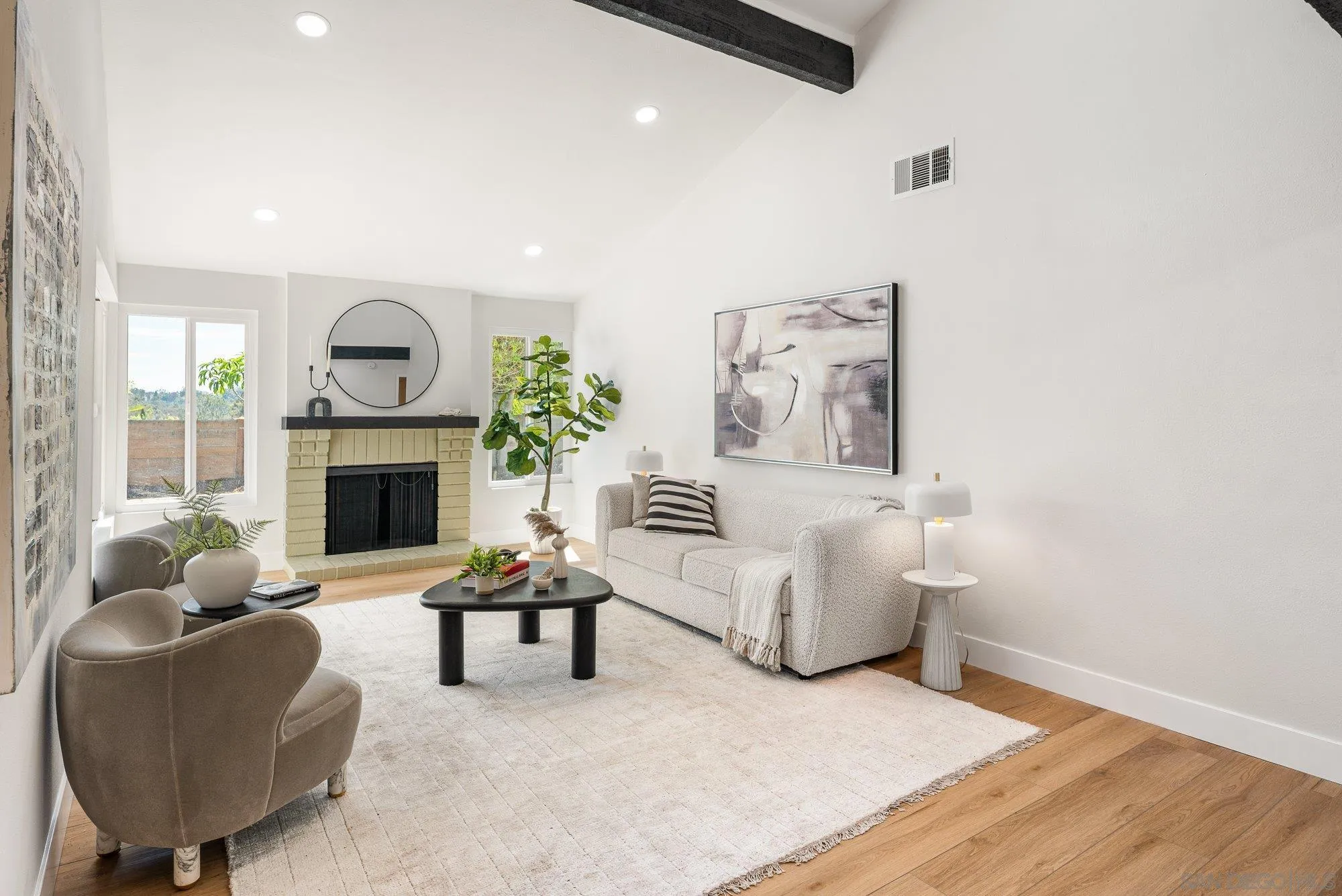 https://cdn.realtyfeed.com/cdn/127/250039492/4233bcff0f0f81a7968719af69f7da39.webp