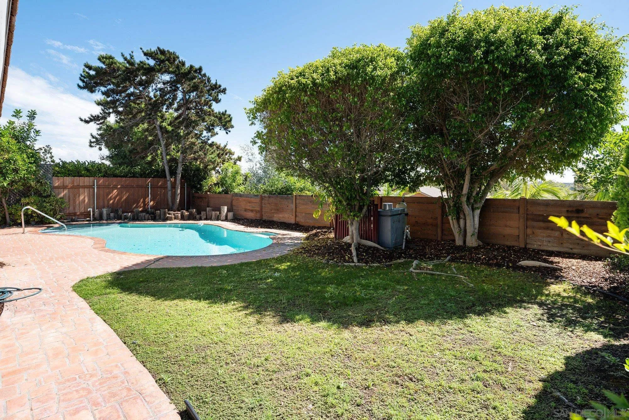 https://cdn.realtyfeed.com/cdn/127/250039492/46e3e9c6b7a60b16f5576e1ba5b8643f.webp