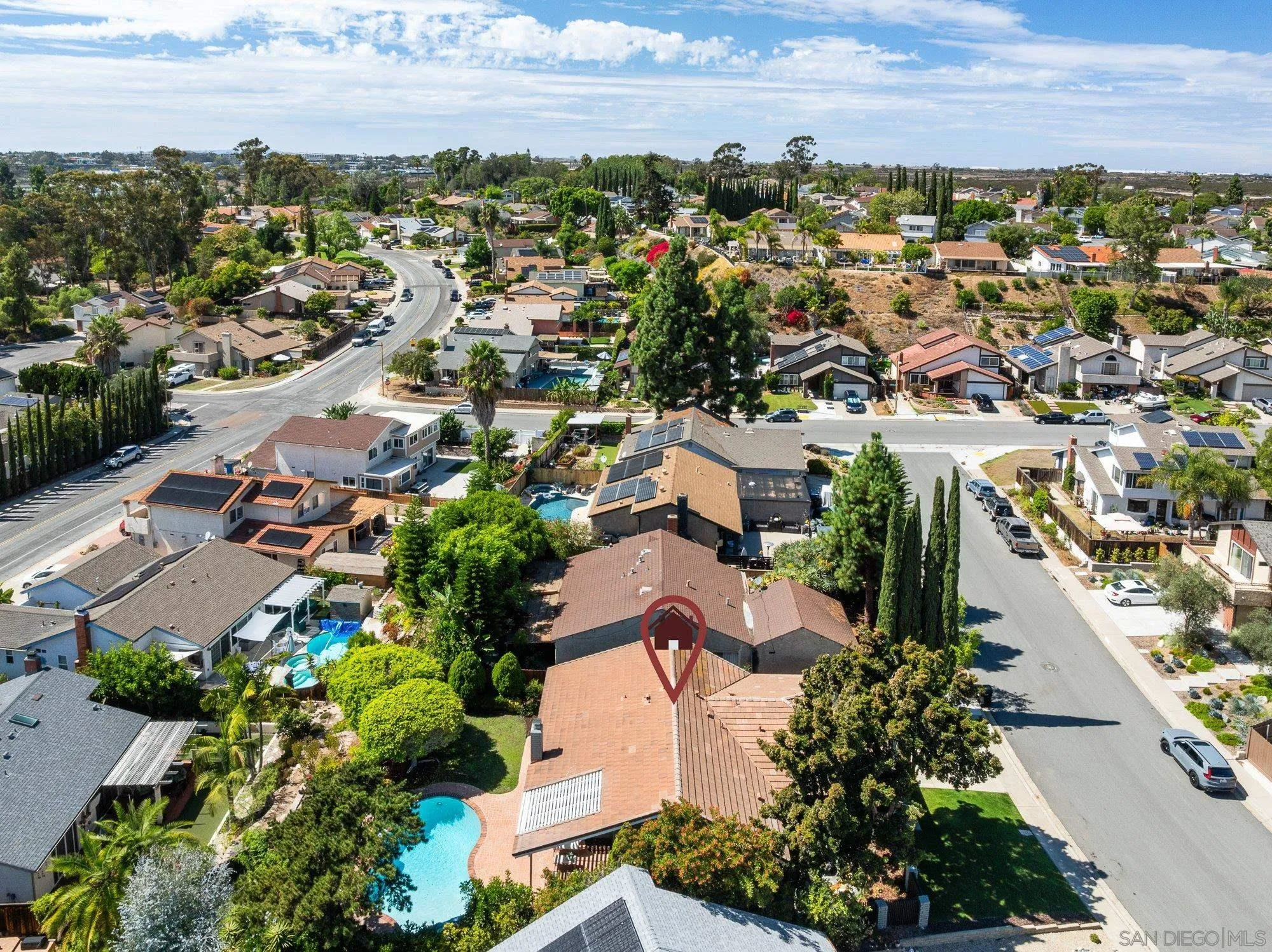 https://cdn.realtyfeed.com/cdn/127/250039492/5ce14fe414e649da25ea8e07b8c40a3c.webp