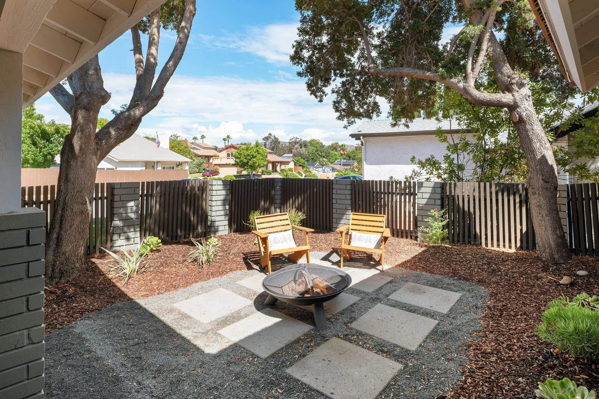 https://cdn.realtyfeed.com/cdn/127/250039492/6e23d0580ca3fadef334160a825ca9d9.webp