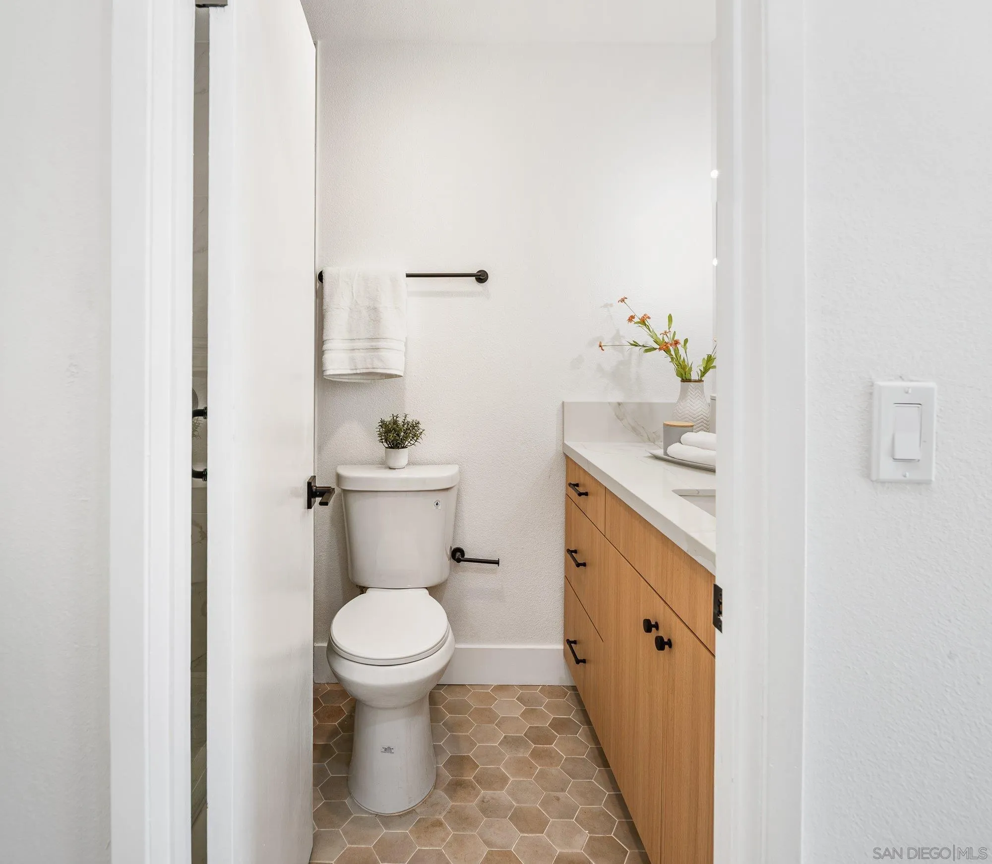https://cdn.realtyfeed.com/cdn/127/250039492/c5091a3c5734c18e3d79004a7daf8ad5.webp