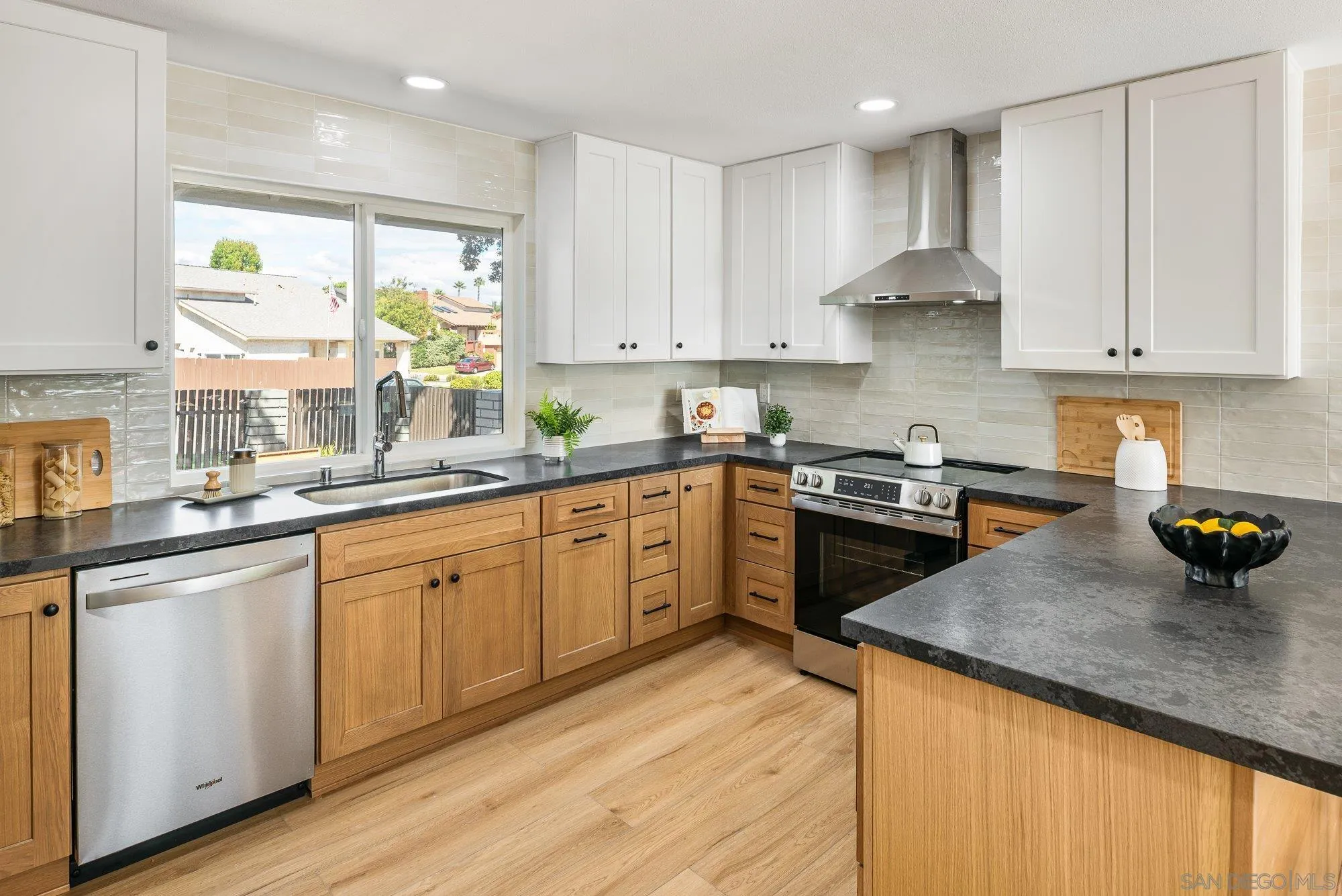 https://cdn.realtyfeed.com/cdn/127/250039492/d179d847dee00ae86e55b11e7035a035.webp