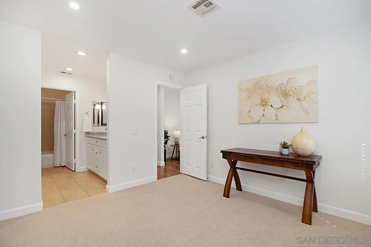 https://cdn.realtyfeed.com/cdn/127/250039515/0e74e0a436eeb71e5bcf1d1246cfe13f.webp