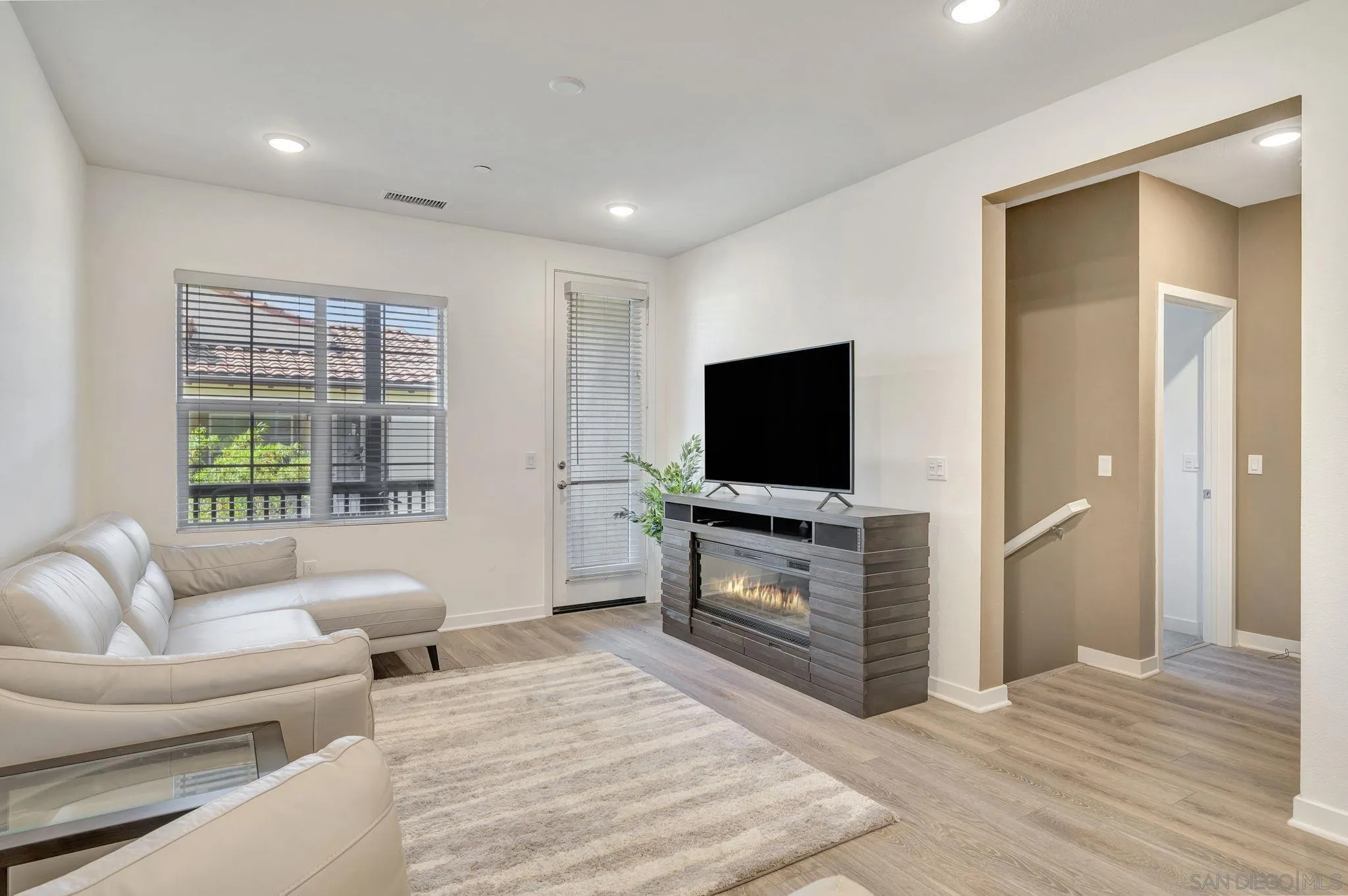 Photo #6: 250039516 Listing 