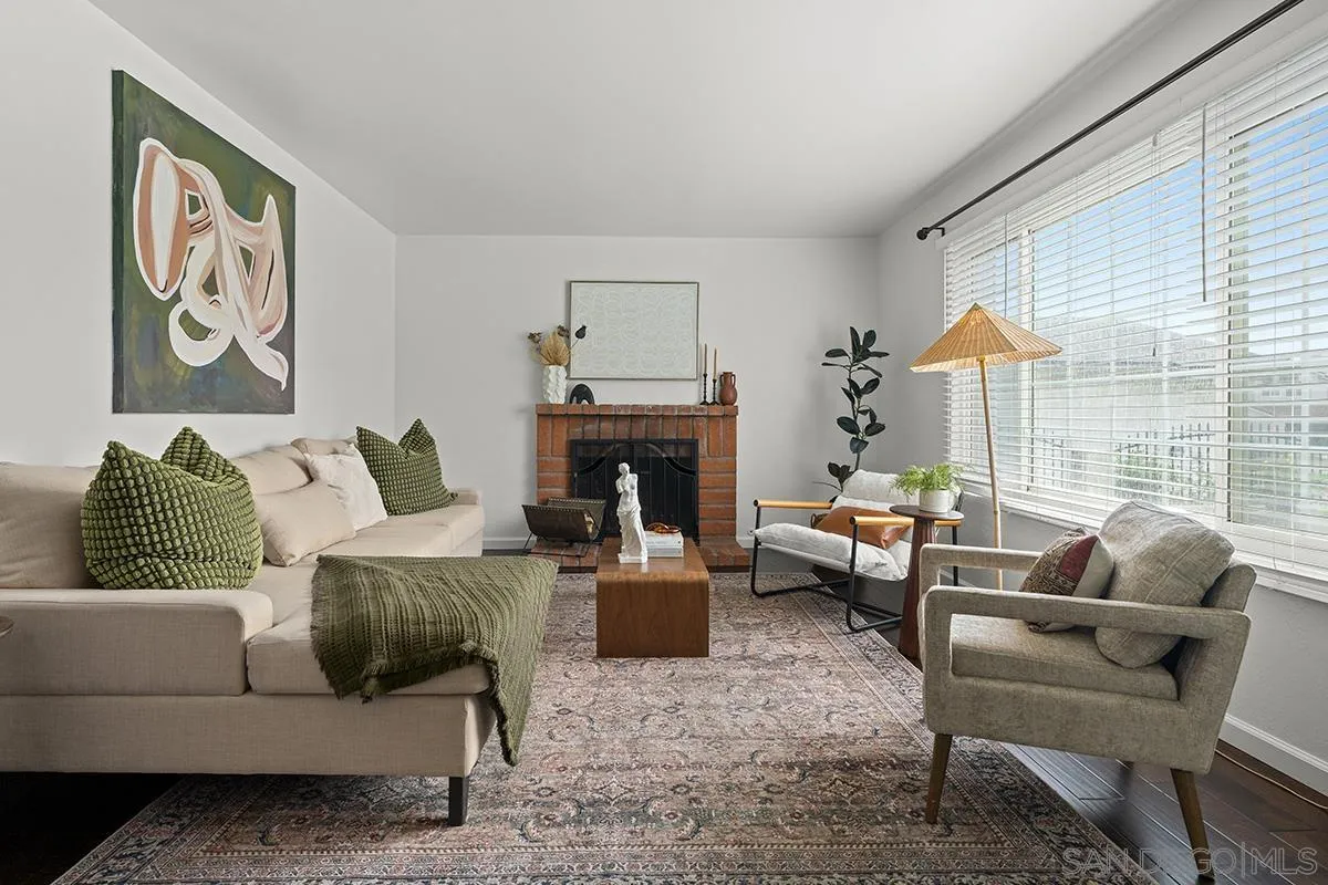 https://cdn.realtyfeed.com/cdn/127/250039520/59f1b99a4cc3c35eebdfd43c2707cb1d.webp