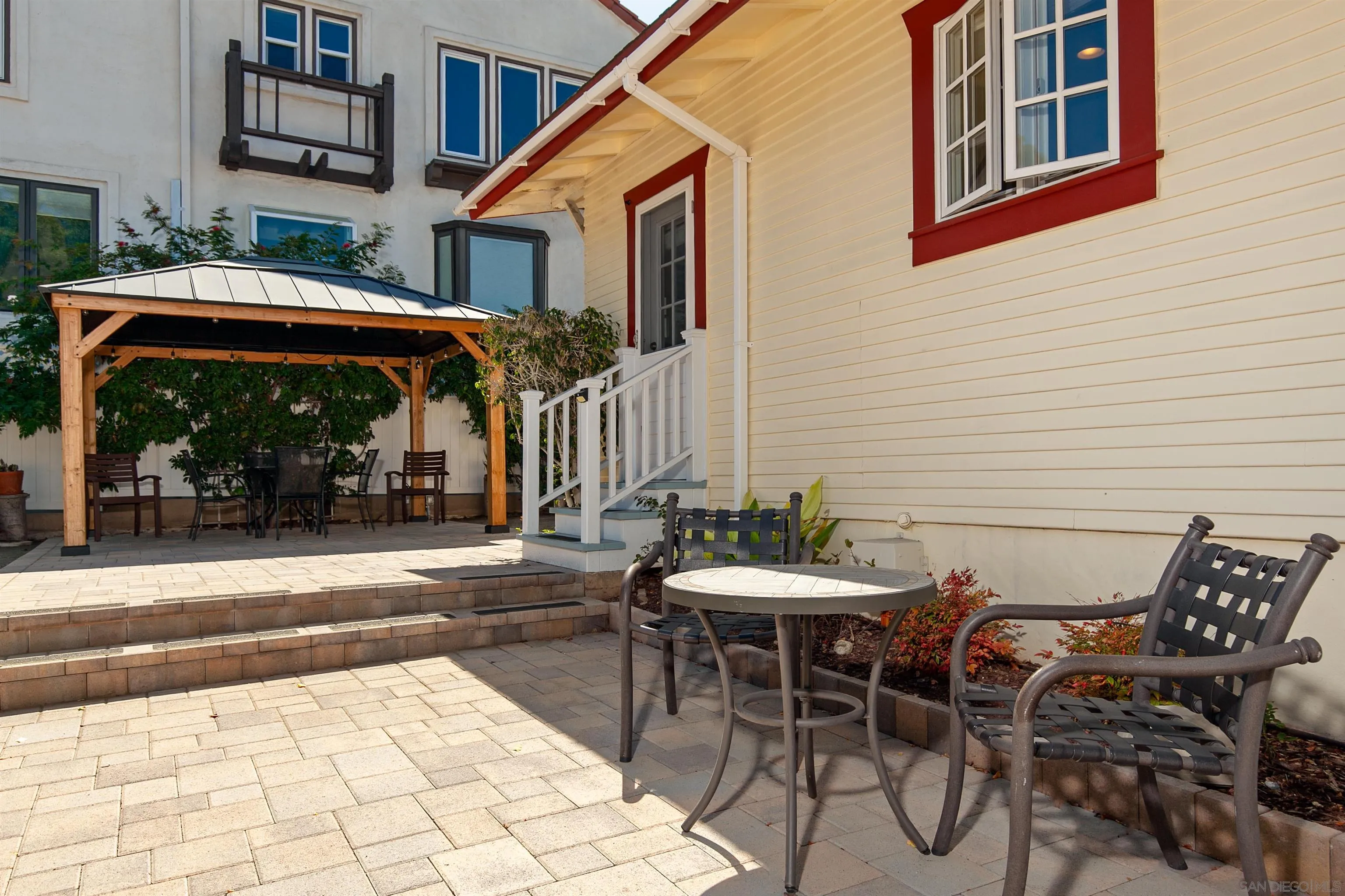 https://cdn.realtyfeed.com/cdn/127/250039521/7b6d9af27bb7c3a9995e8a8310d3d2d2.webp