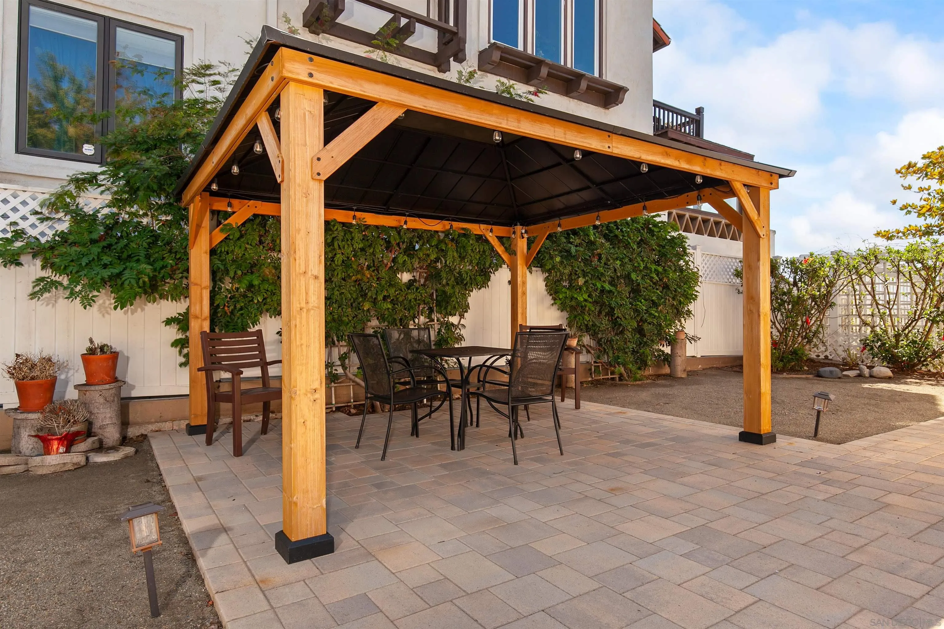 https://cdn.realtyfeed.com/cdn/127/250039521/911cad467d9a994f7ff3cd8985eb8d5a.webp