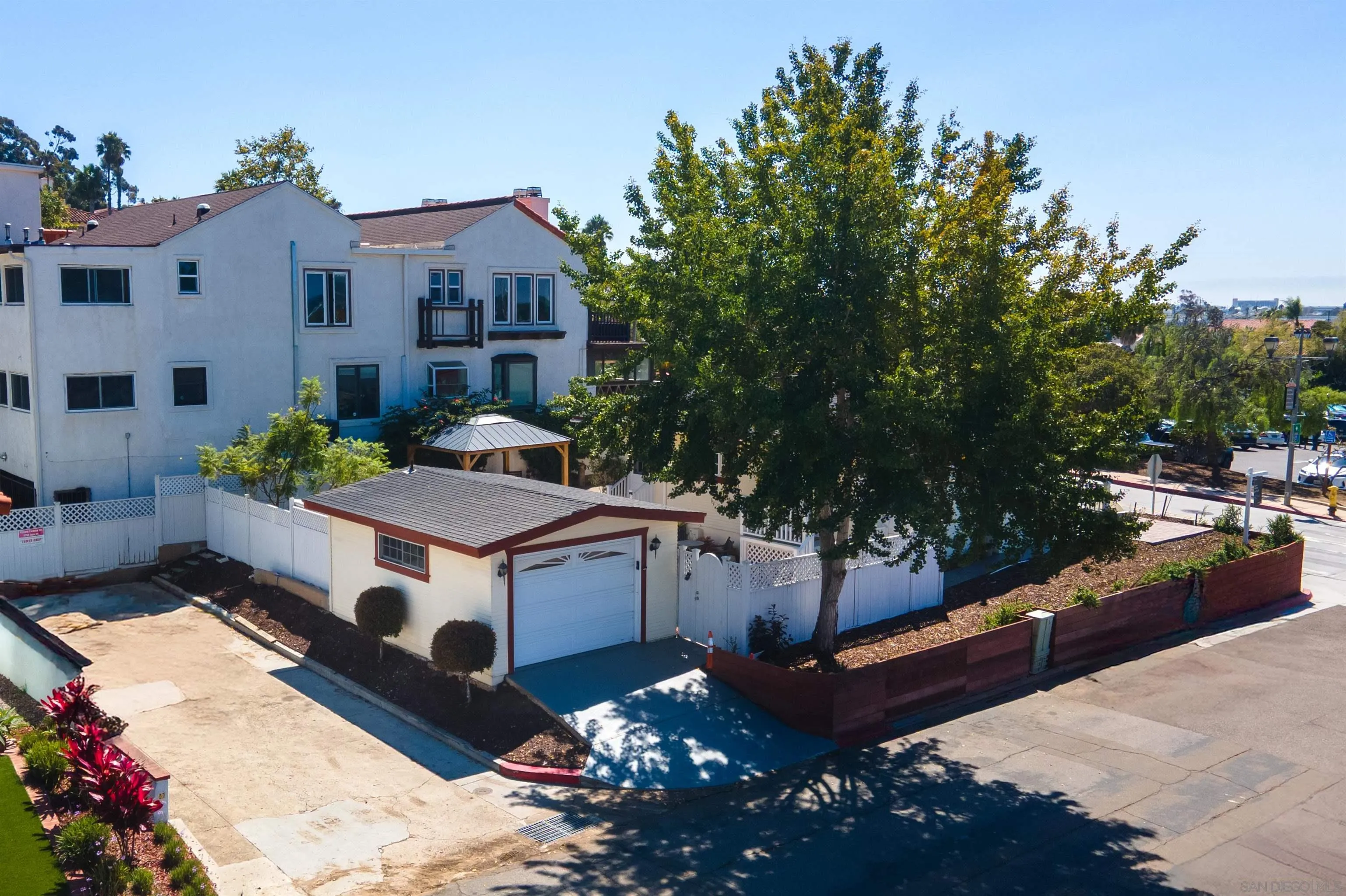 https://cdn.realtyfeed.com/cdn/127/250039521/d19a59376def66a49aa2db7c70b22fef.webp