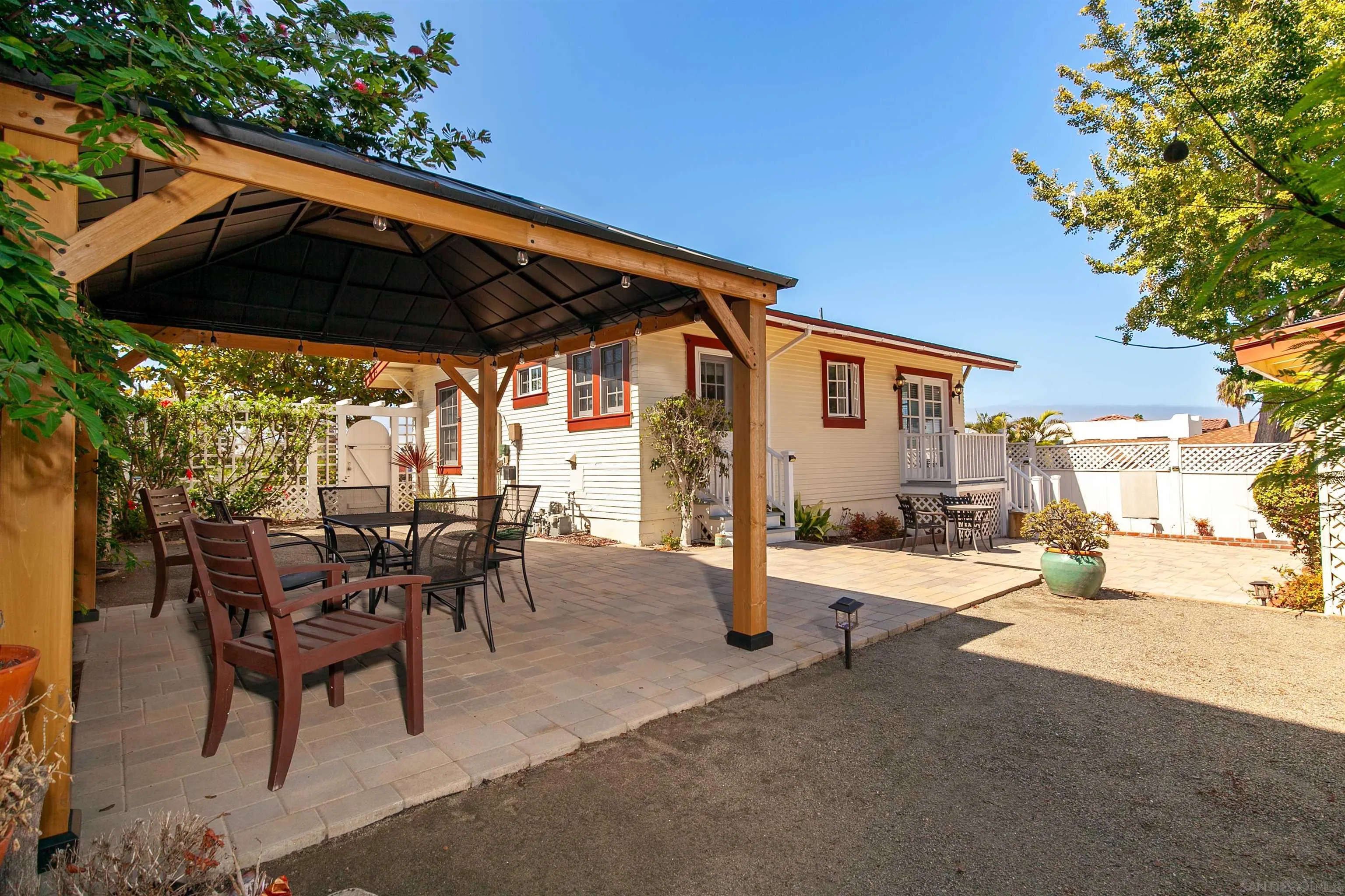 https://cdn.realtyfeed.com/cdn/127/250039521/eaae18534f2b19dc1edbc5cbdaf9f832.webp