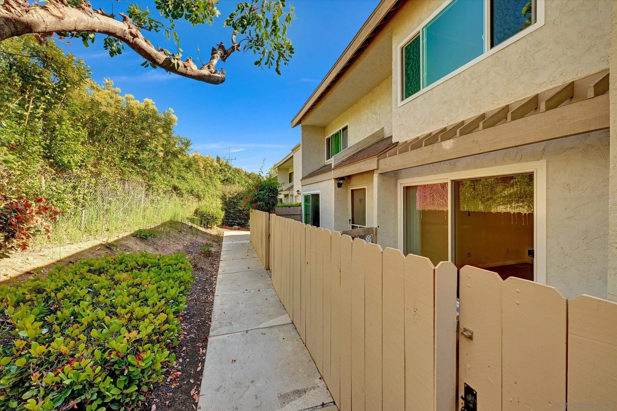 https://cdn.realtyfeed.com/cdn/127/250039528/4a0d36d8f808c19e745b218274b358a9.webp