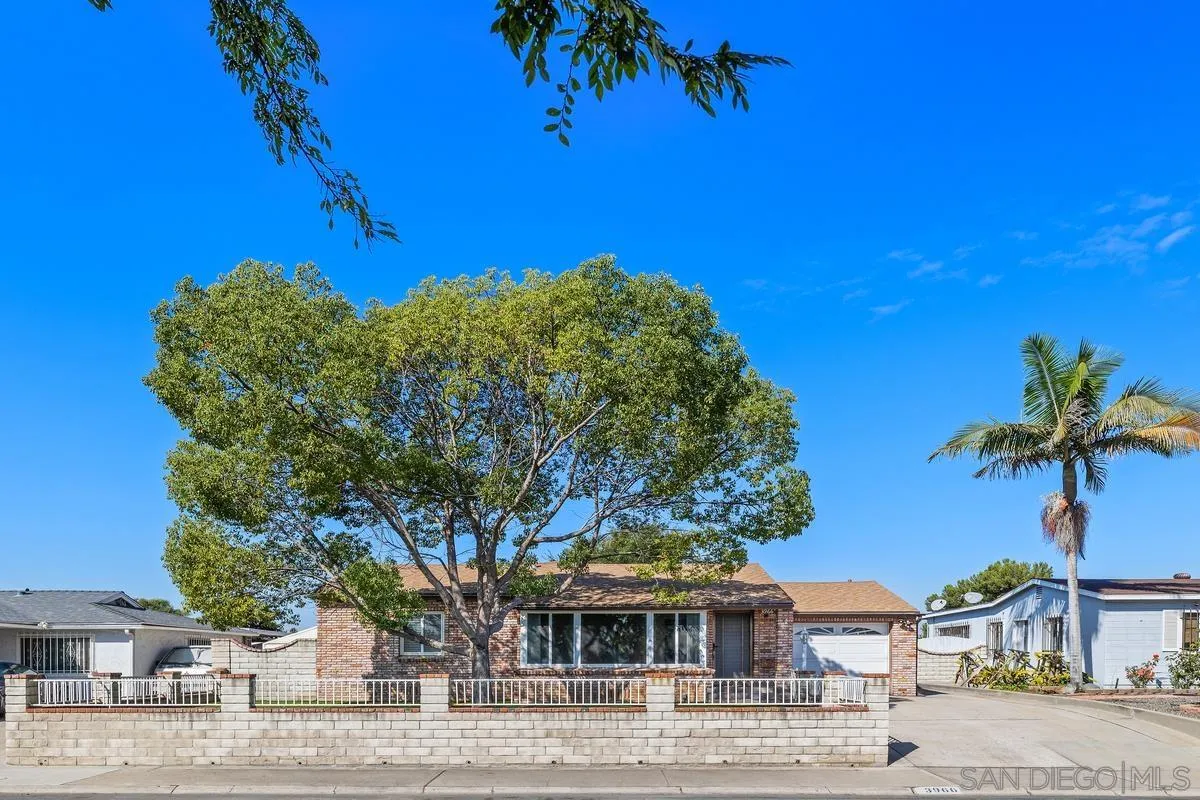 https://cdn.realtyfeed.com/cdn/127/250039535/e4975fec5581c1313b4eec264547dd1c.webp