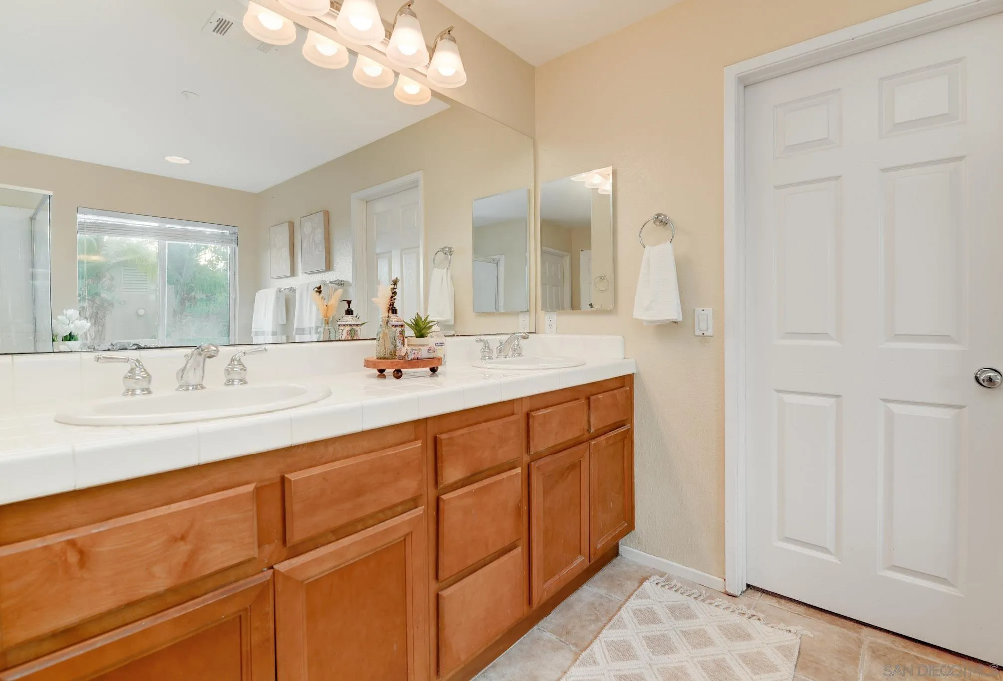 https://cdn.realtyfeed.com/cdn/127/250039541/00390d2f76e209f6f146764e819e8265.webp