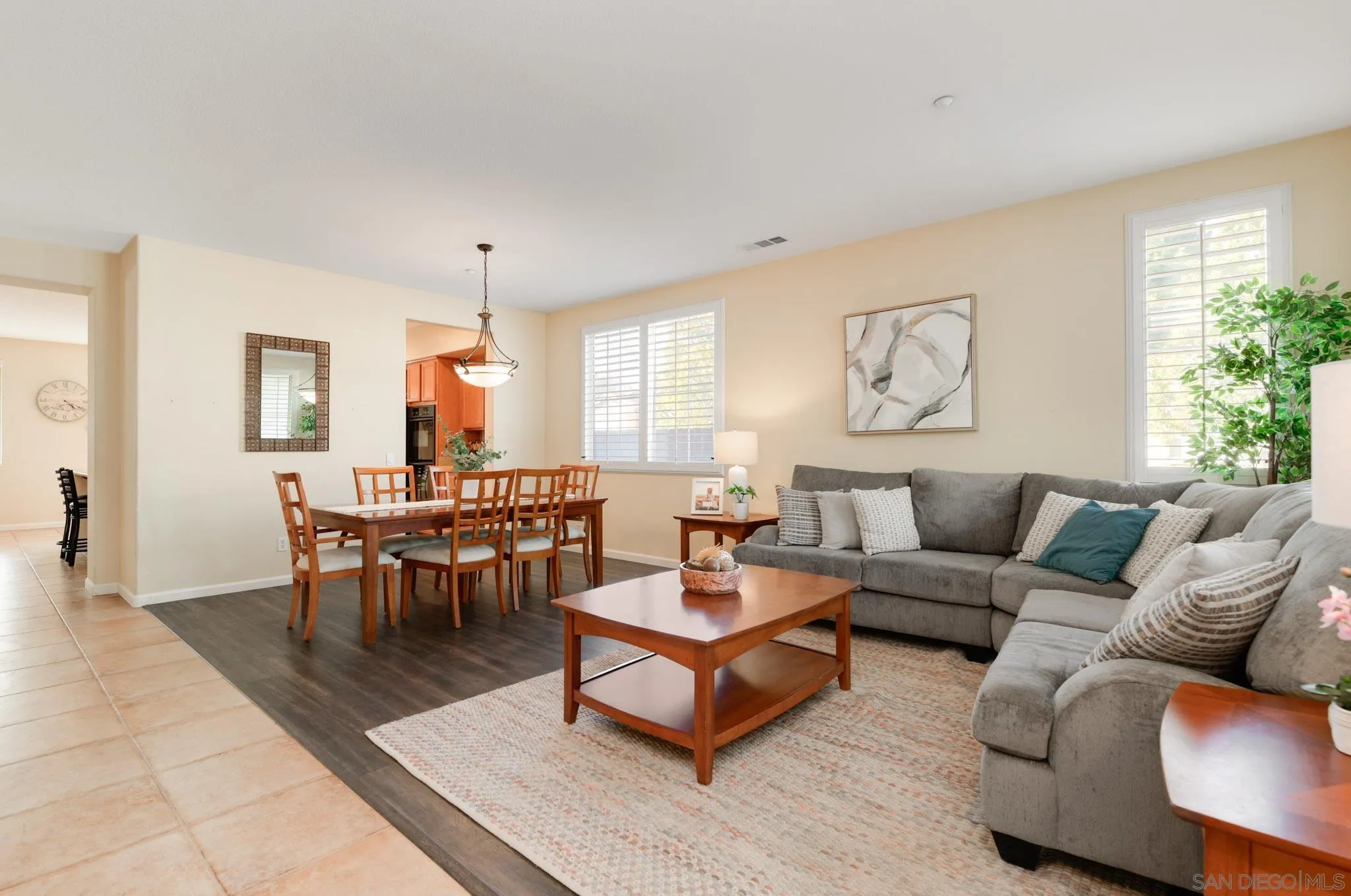 https://cdn.realtyfeed.com/cdn/127/250039541/2ec17df49d4bd5bf0d476e984aff0bd8.webp