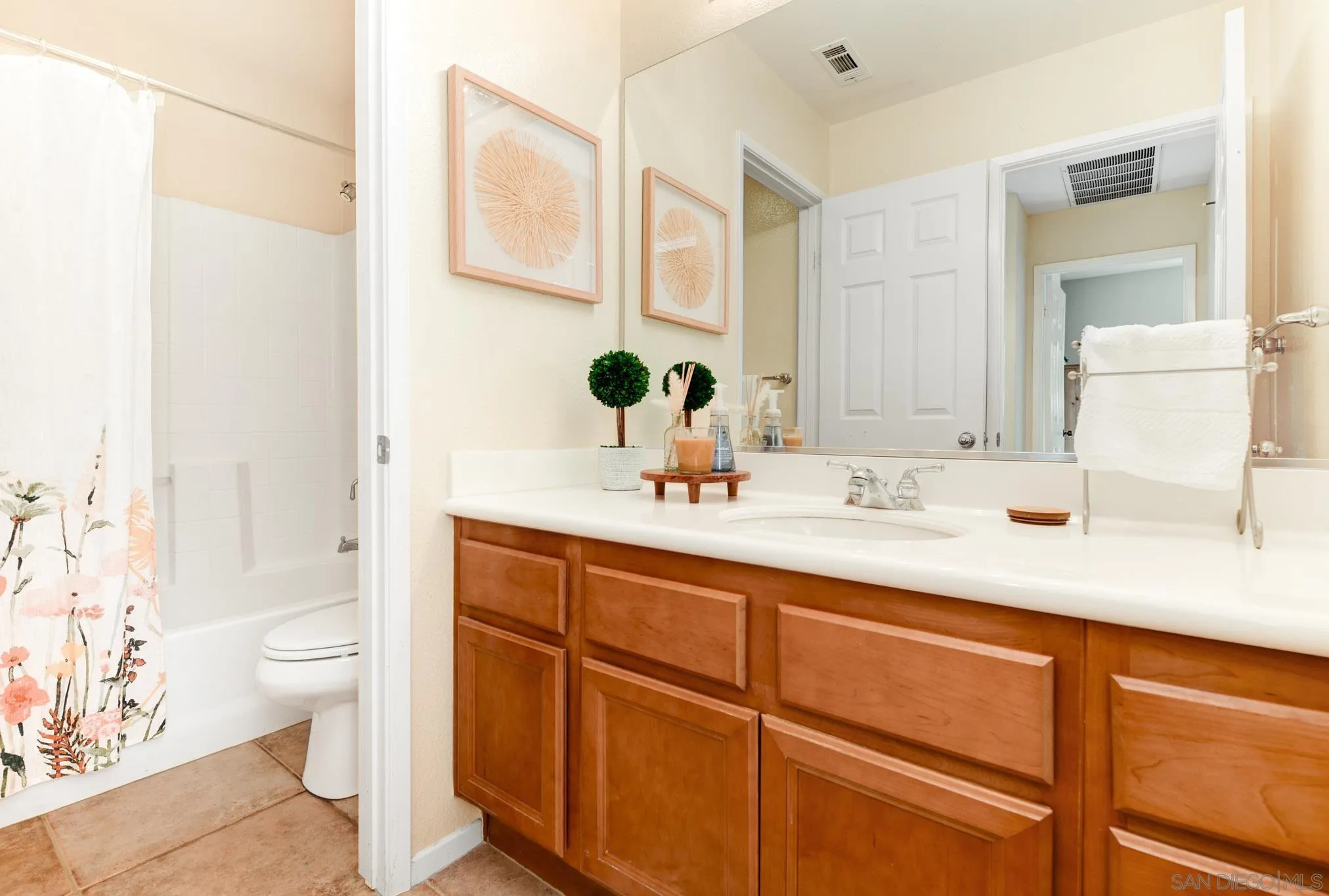 https://cdn.realtyfeed.com/cdn/127/250039541/cca7e35b3462344c3b2f27b00b75d0cd.webp