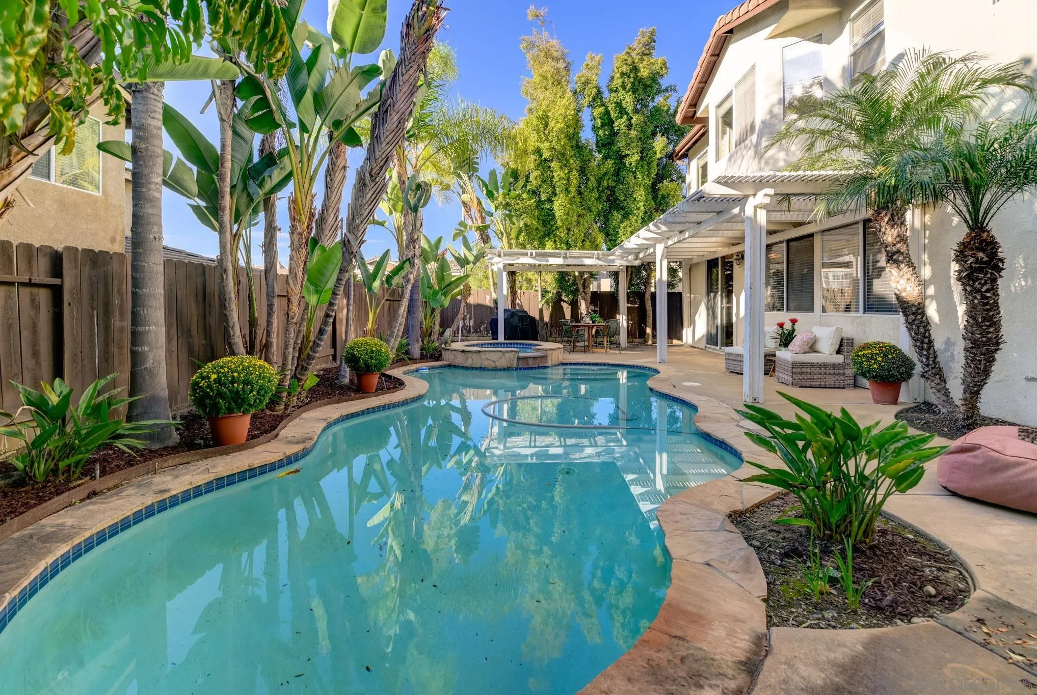 https://cdn.realtyfeed.com/cdn/127/250039541/e12a50b5a3f5dc24d572e3a6e6182765.webp
