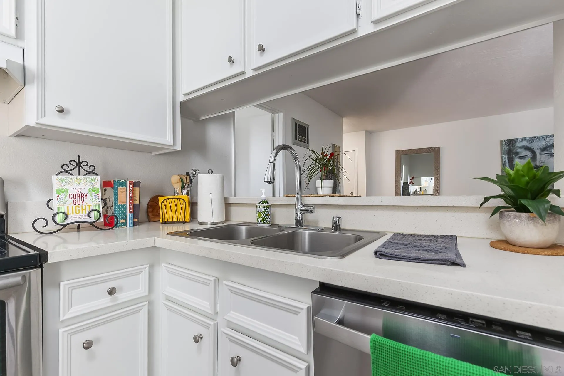 https://cdn.realtyfeed.com/cdn/127/250039555/06fe026e3e345e8628ac51f895a76800.webp