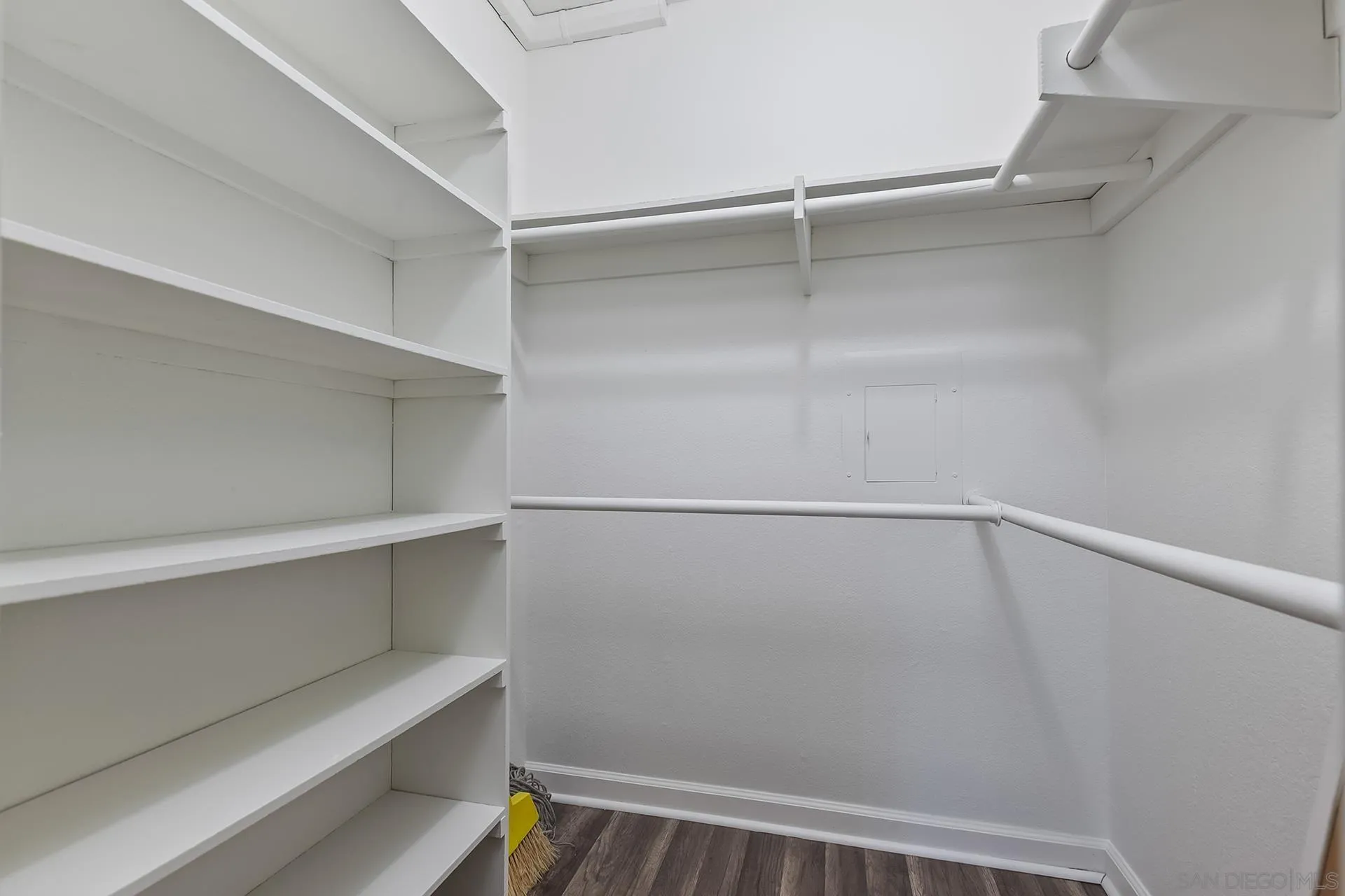 https://cdn.realtyfeed.com/cdn/127/250039555/cf3cbf6a422077a1b8330f83ed1c747b.webp