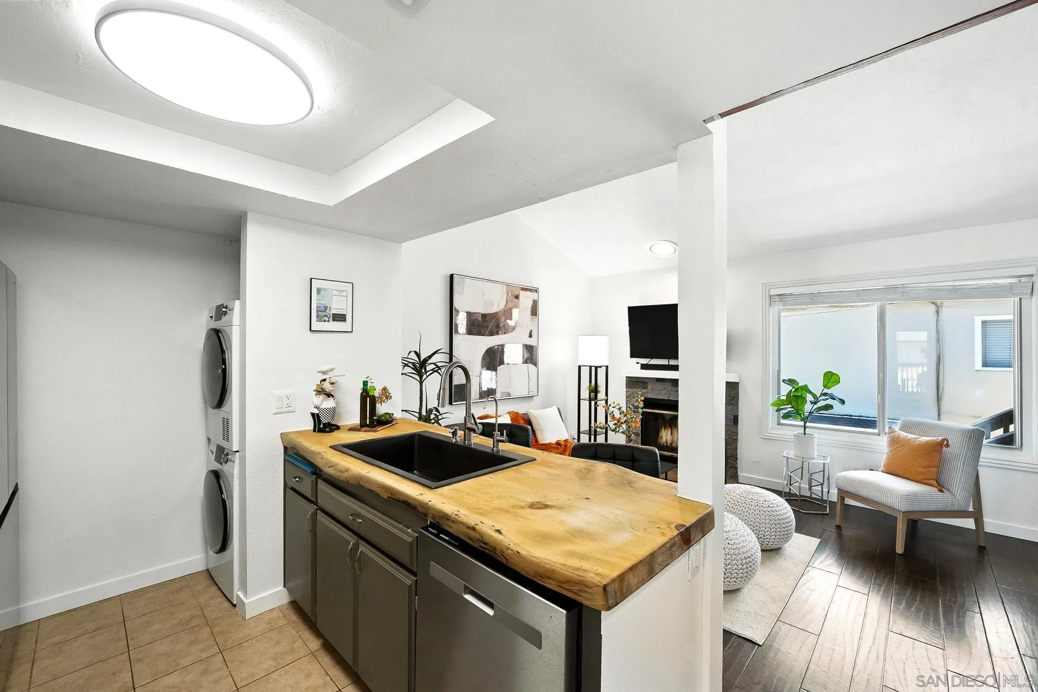 https://cdn.realtyfeed.com/cdn/127/250039556/2bf9f8aa1201680fa7f4848283f6c230.webp