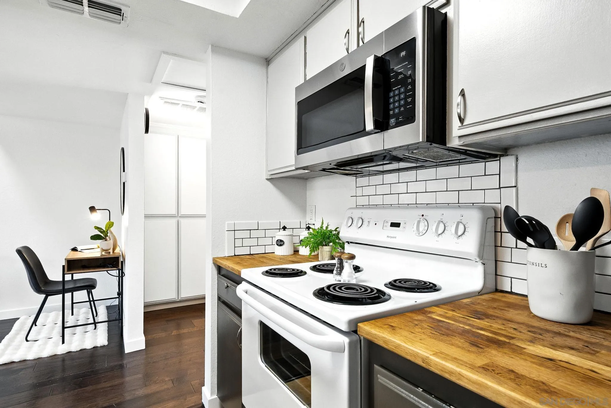 https://cdn.realtyfeed.com/cdn/127/250039556/82c28c8397fcf00f2e5fbce85a7df20d.webp