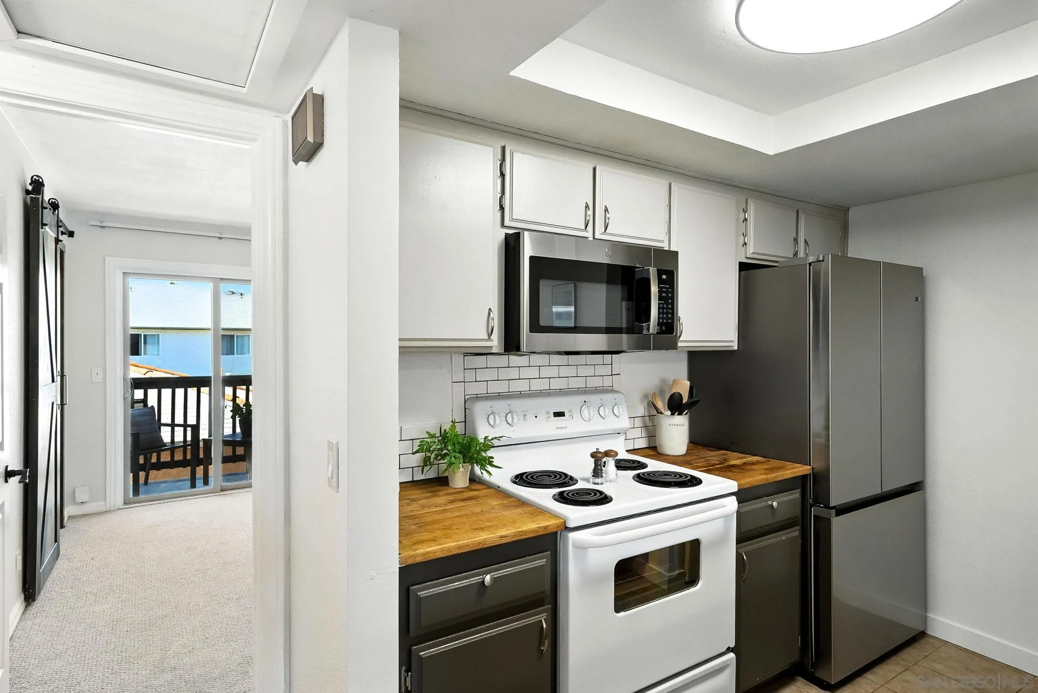 https://cdn.realtyfeed.com/cdn/127/250039556/e1a89deaebdd928bd670a2f805a6800b.webp